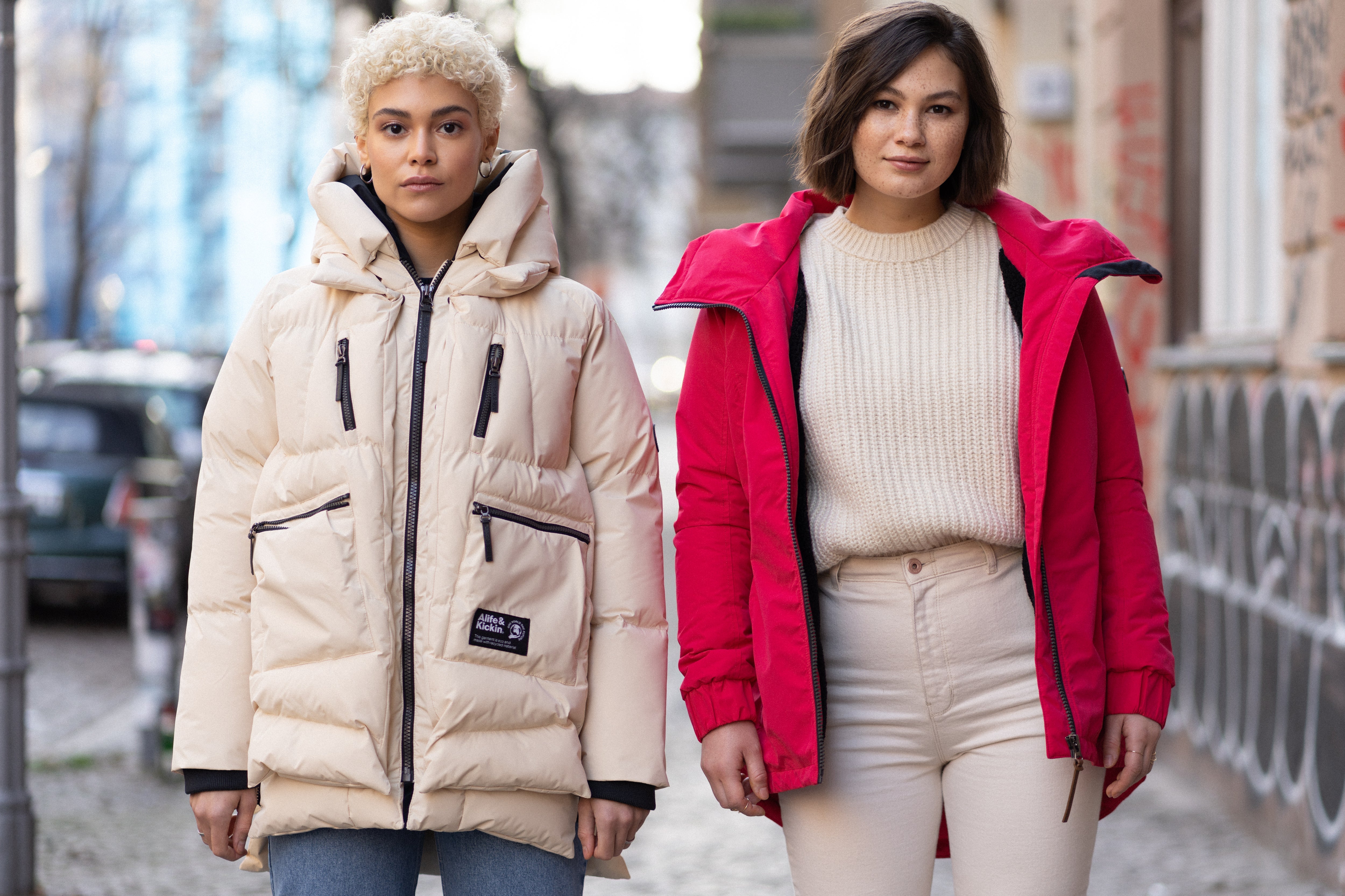 Eleganter Alife & Kickin Damen Parka in sportivem Design – idealer Wetterschutz und 100% vegane Materialien.