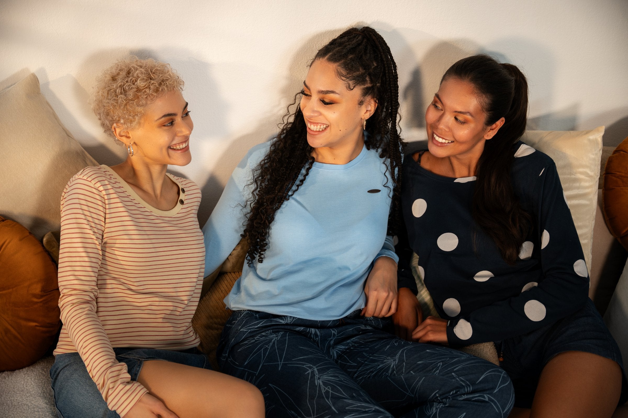 Die stylischen Longsleeves von Alife and Kickin sind aus besonders weichem Material gefertigt. Das Gewebe hinterlässt ein angenehmes Gefühl auf der Haut.