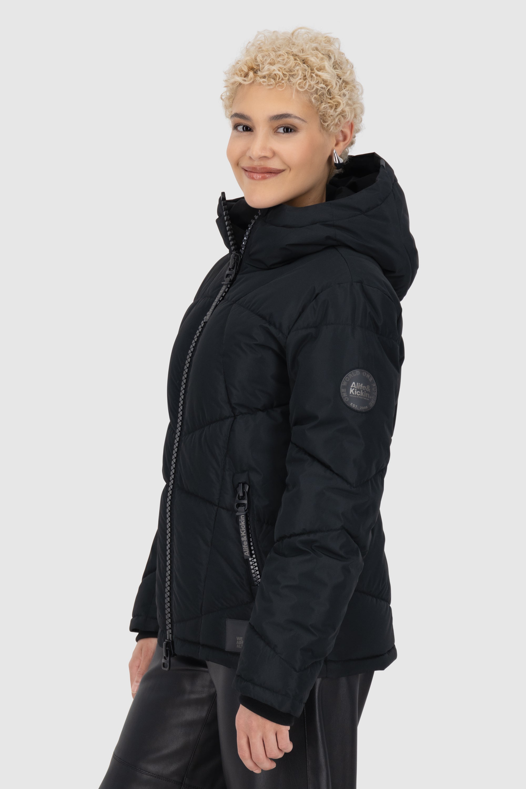 Wattierte Damenjacke KasandraAK A - Perfekt für den Winter und kühle Abende Schwarz