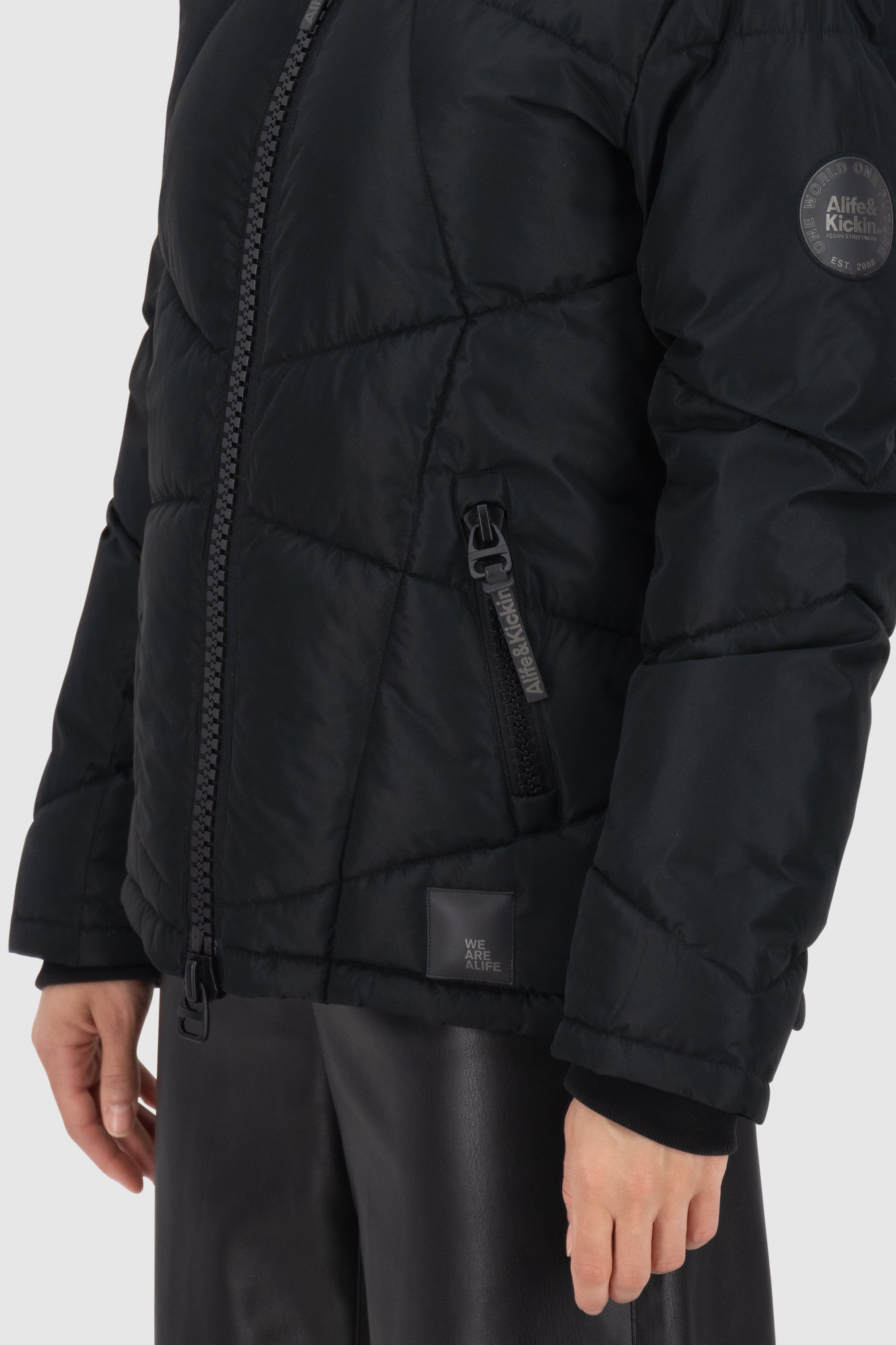 Wattierte Damenjacke KasandraAK A - Perfekt für den Winter und kühle Abende Schwarz