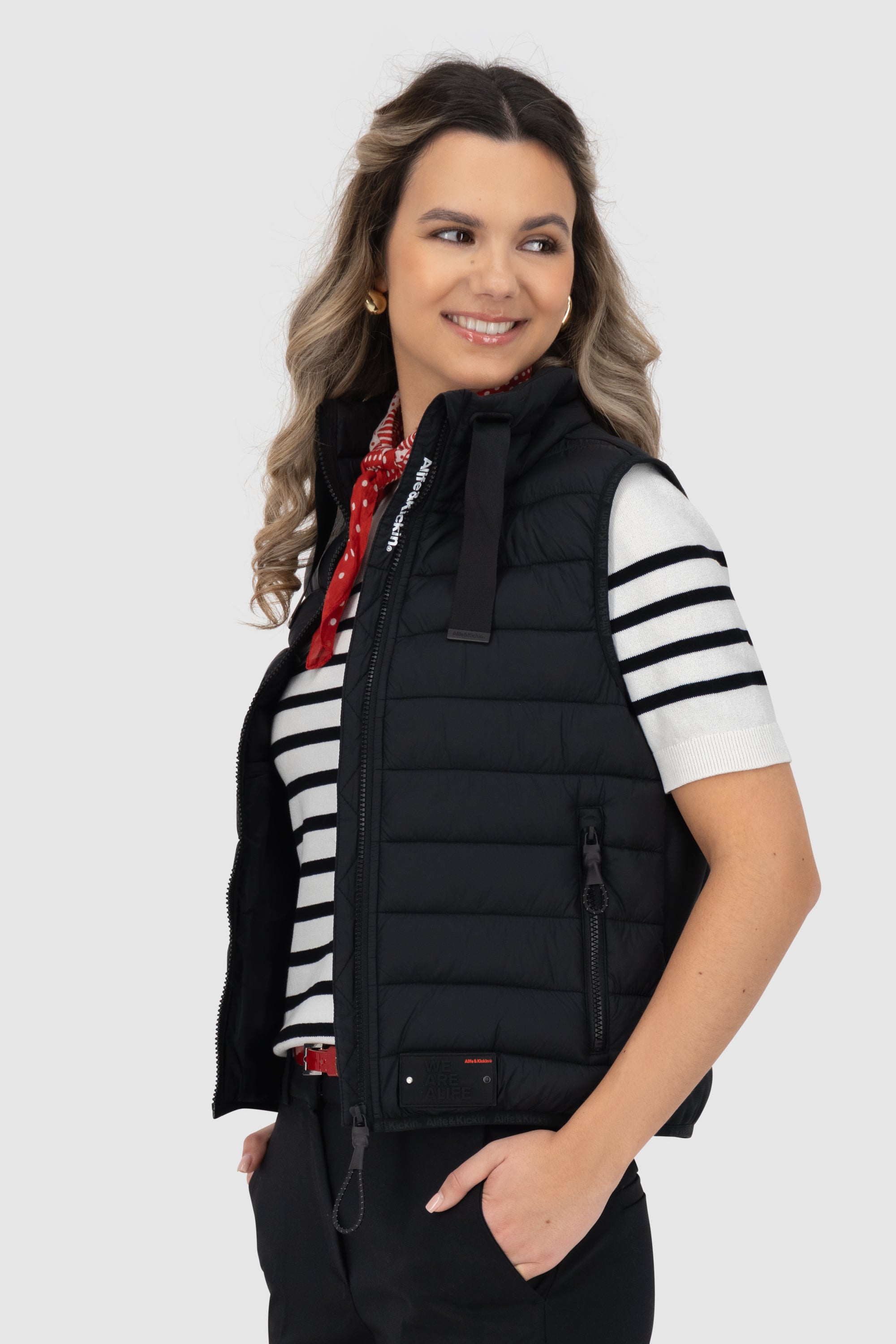 RujaAK A Short Vest Schwarz