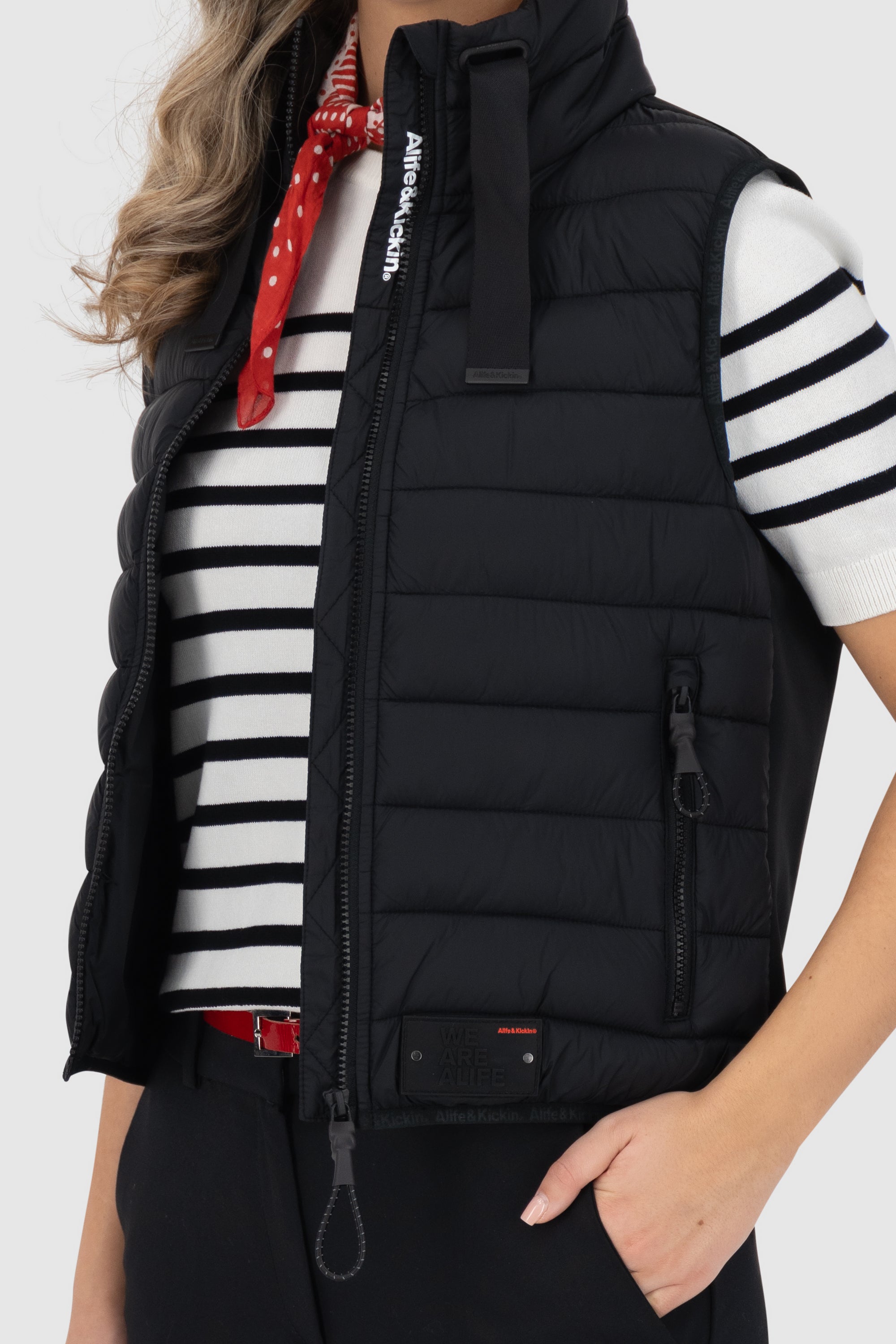 RujaAK A Short Vest Schwarz