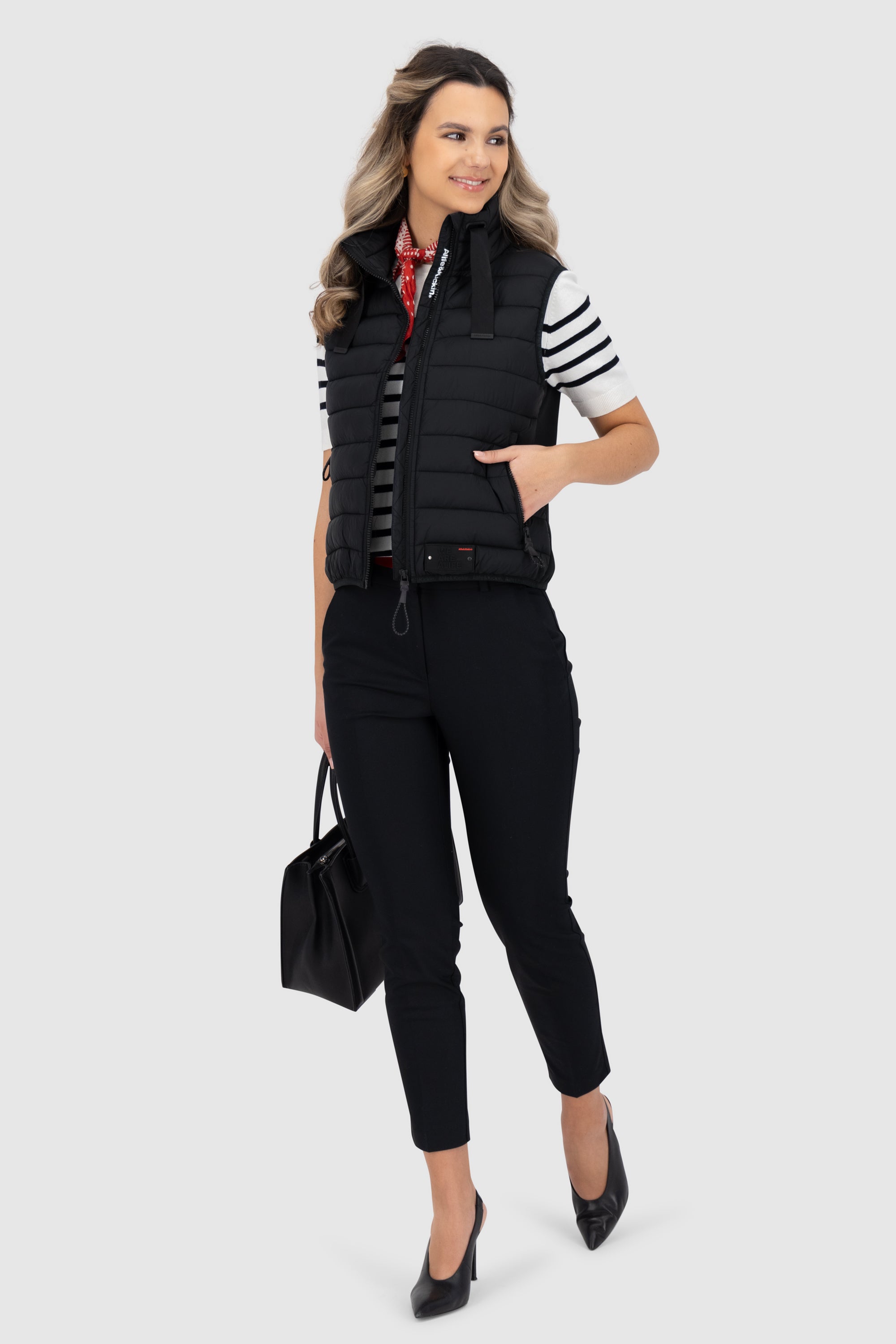 RujaAK A Short Vest Schwarz