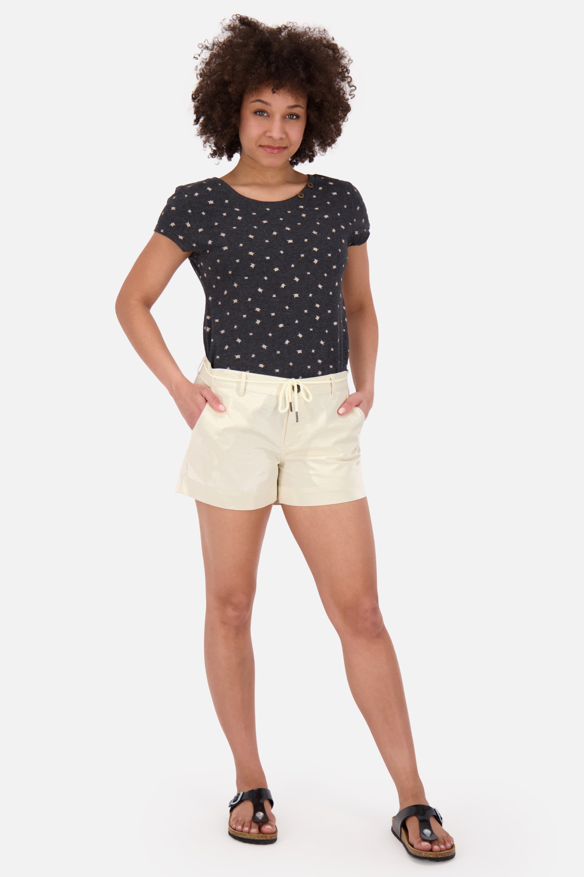 Damen Sommer Shorts: JuleAK A von Alife and Kickin Beige
