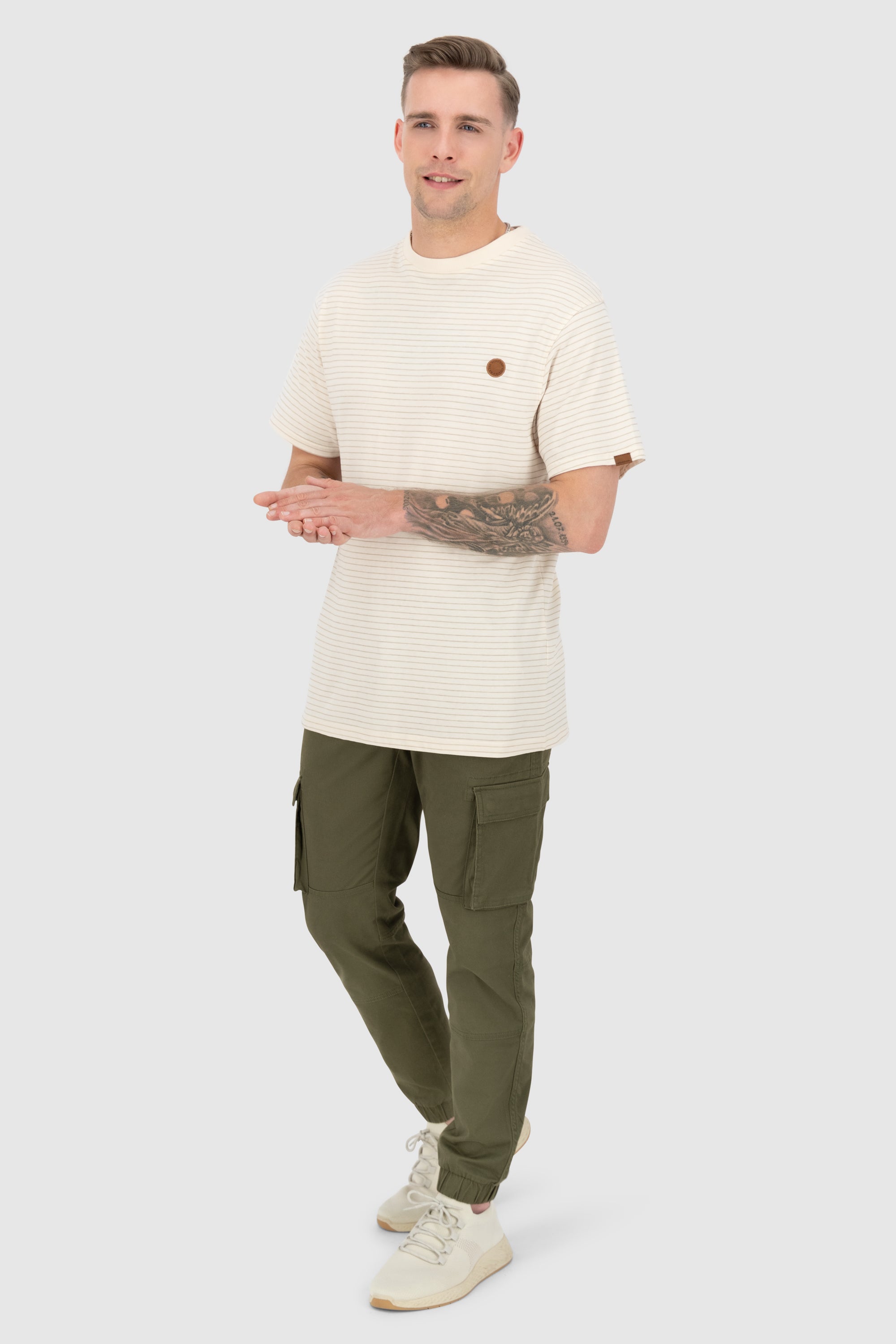 NicAK Z Shirt Beige