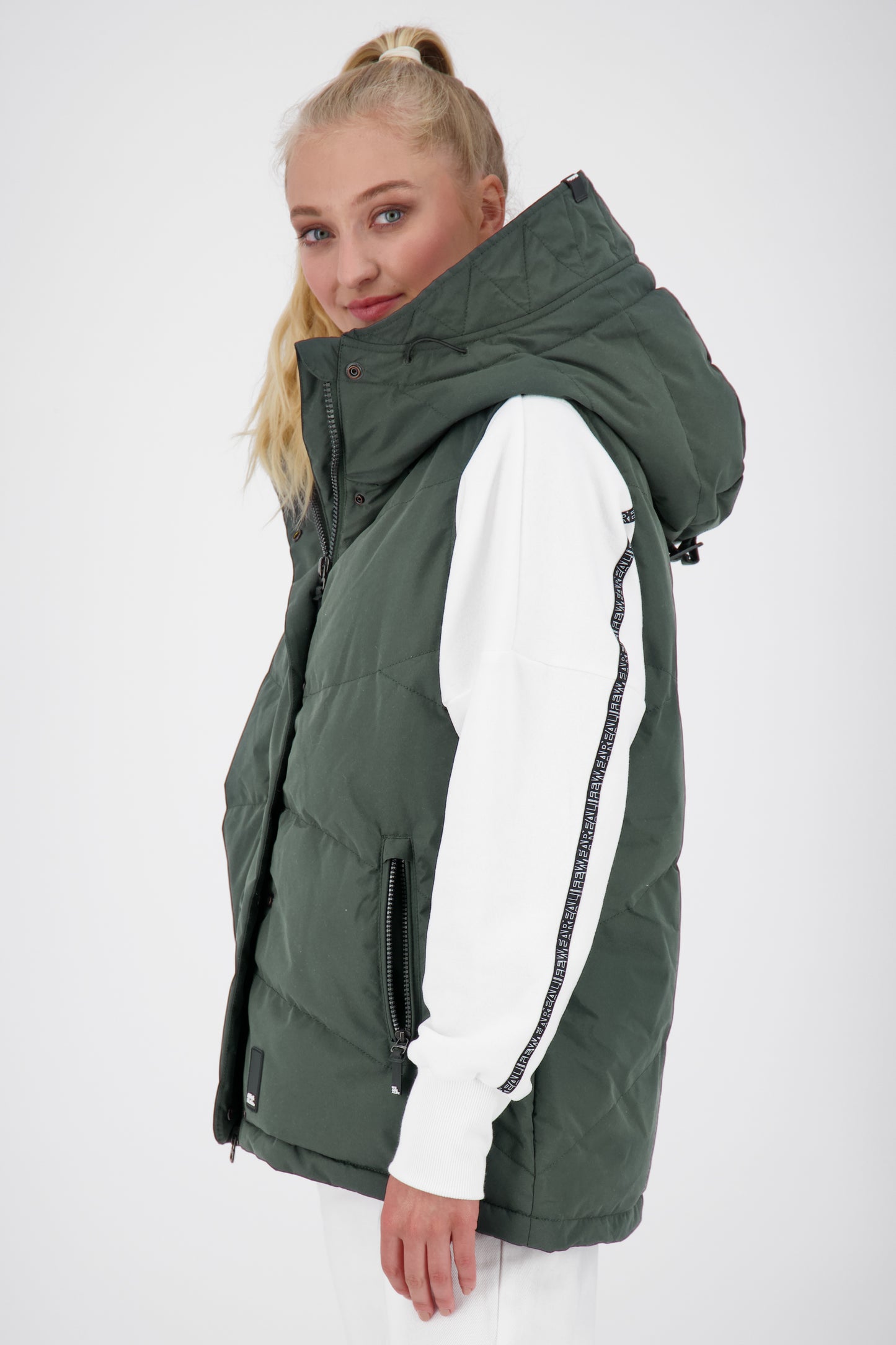Sportive Steppweste für Damen - JunisAK von Alife and Kickin Dunkelgrün