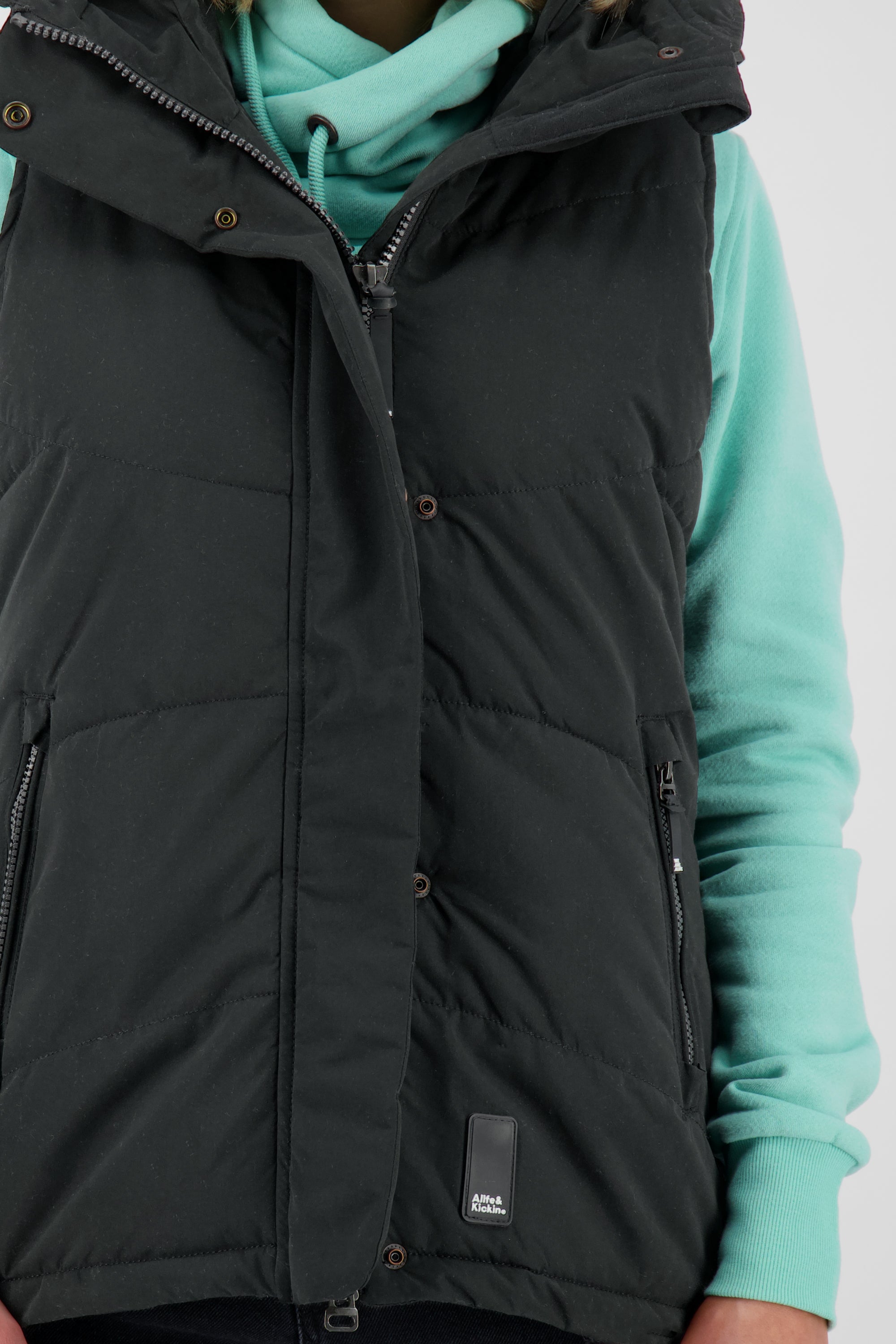 Sportive Steppweste für Damen - JunisAK von Alife and Kickin Schwarz