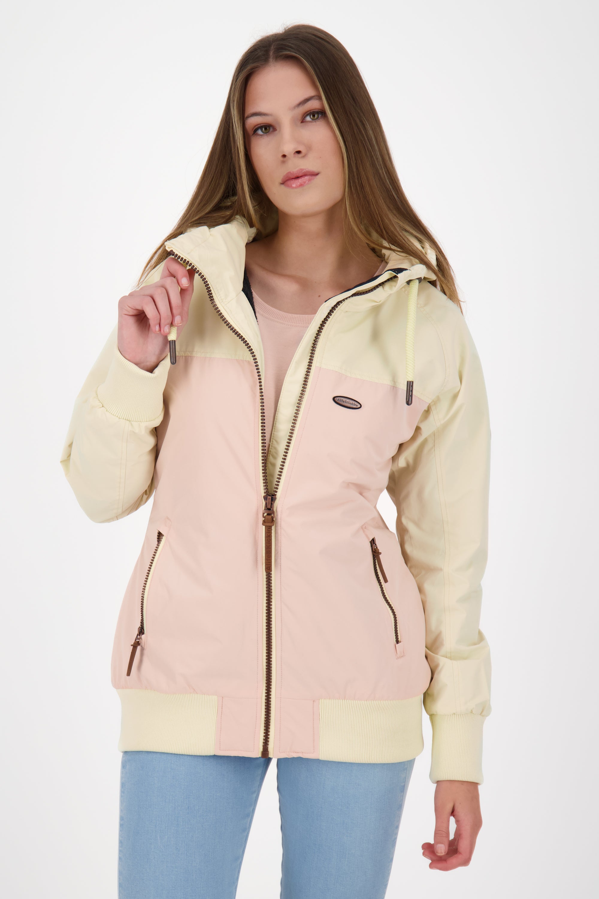 Stylische Damenjacke MaliaAK A von Alife And Kickin mit Colorblockingoptik Beige