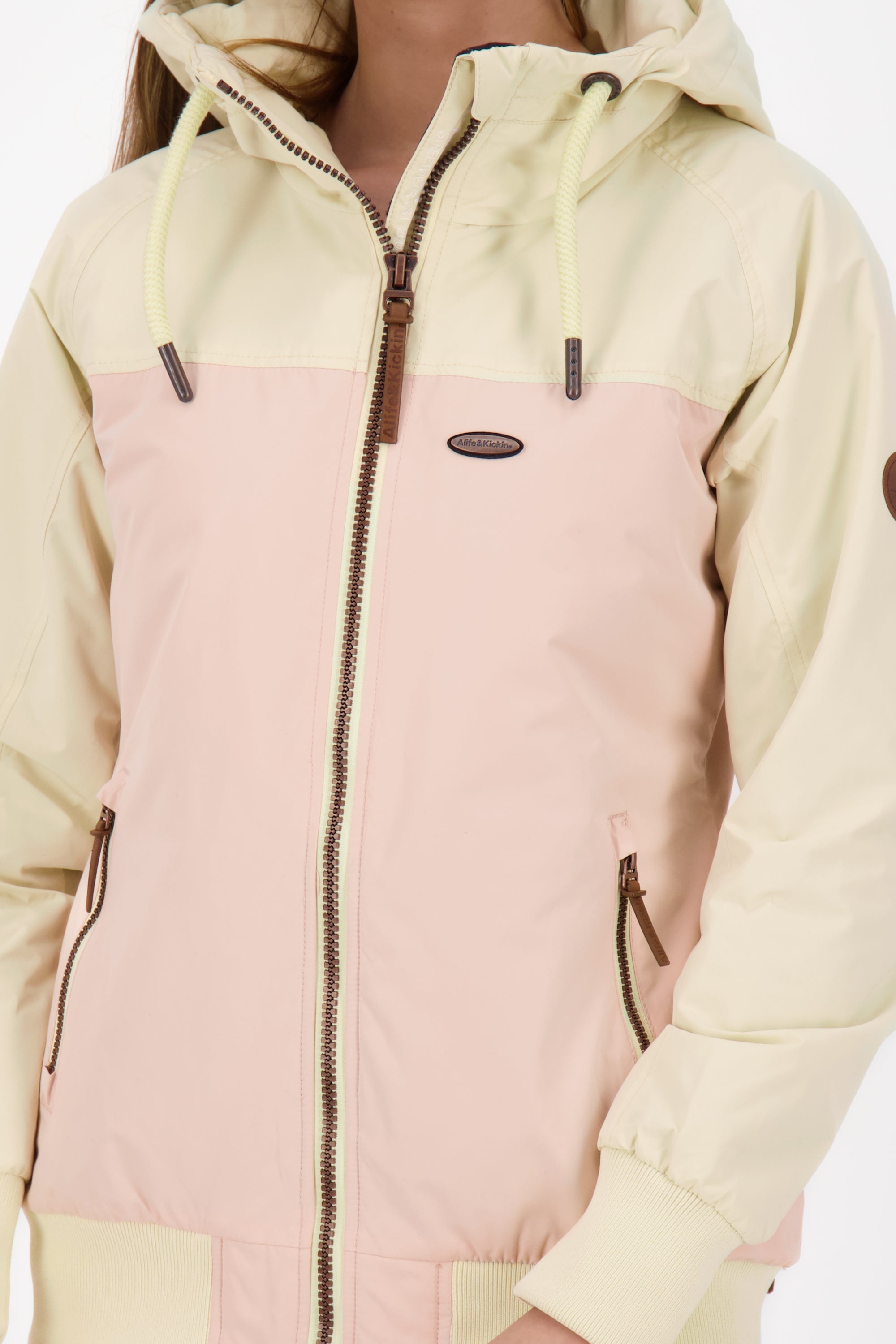 Stylische Damenjacke MaliaAK A von Alife And Kickin mit Colorblockingoptik Beige