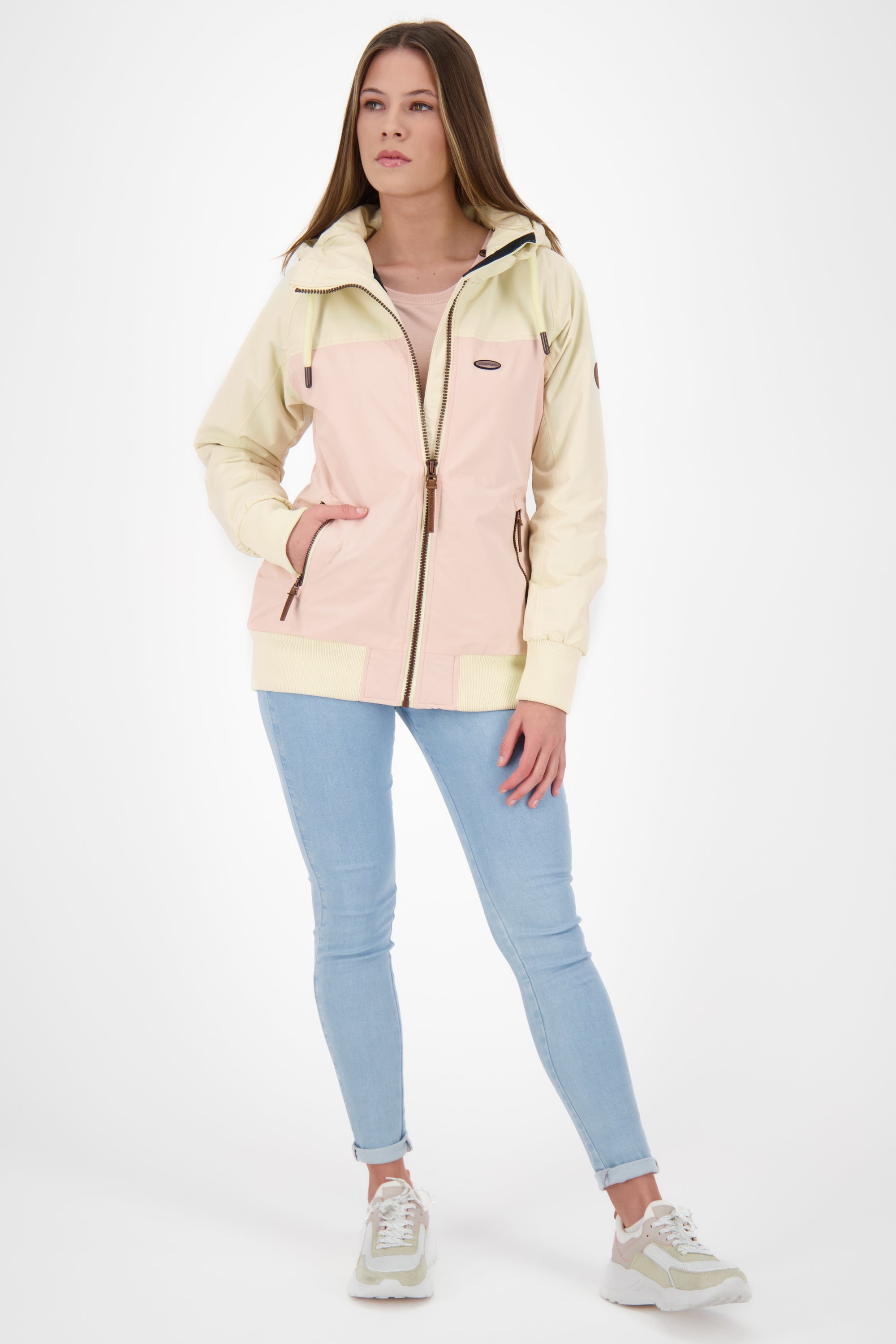 Stylische Damenjacke MaliaAK A von Alife And Kickin mit Colorblockingoptik Beige