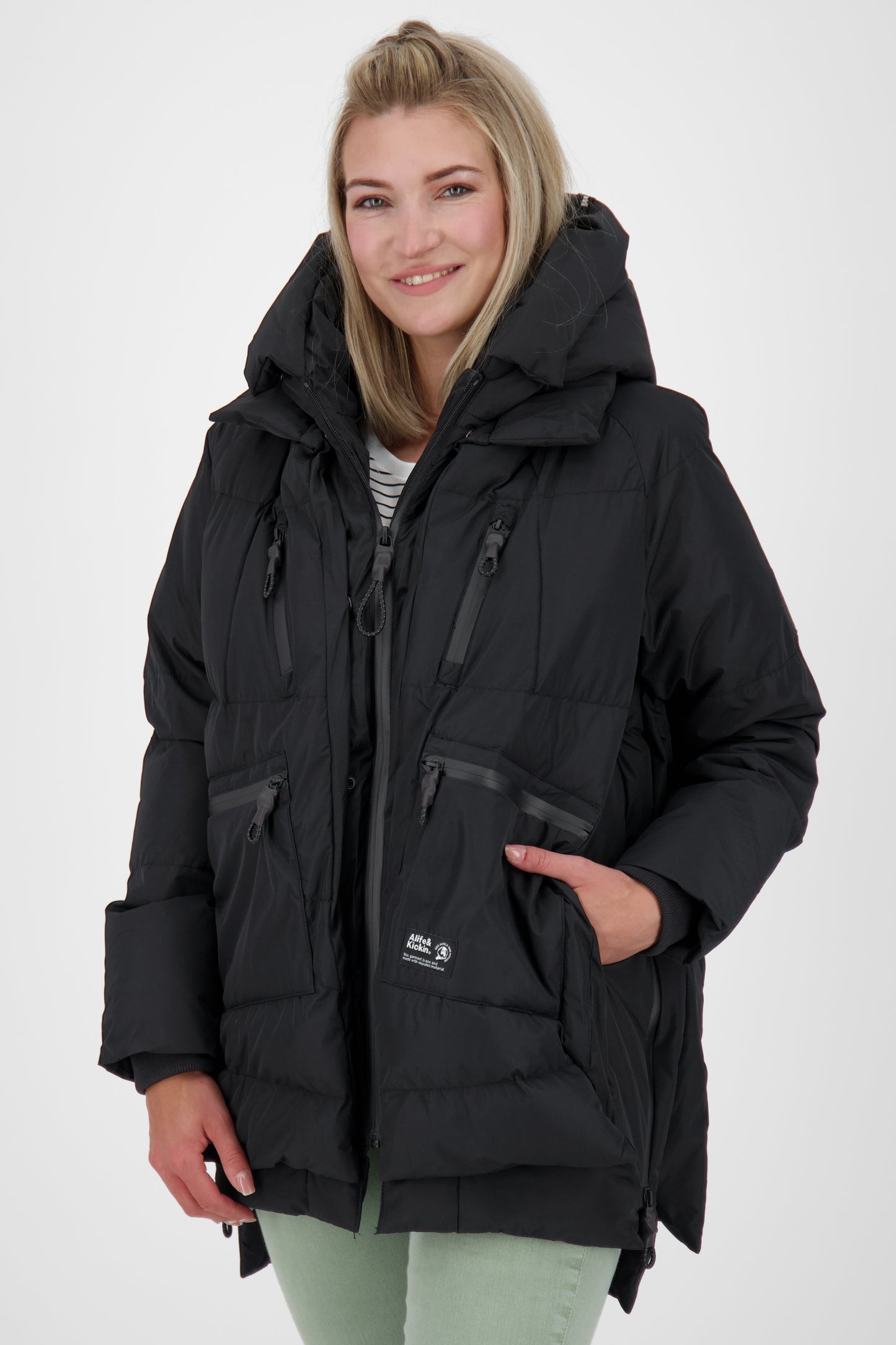 Winterjacke RachelAK A - Funktionalität trifft auf Fashion-Statement Schwarz