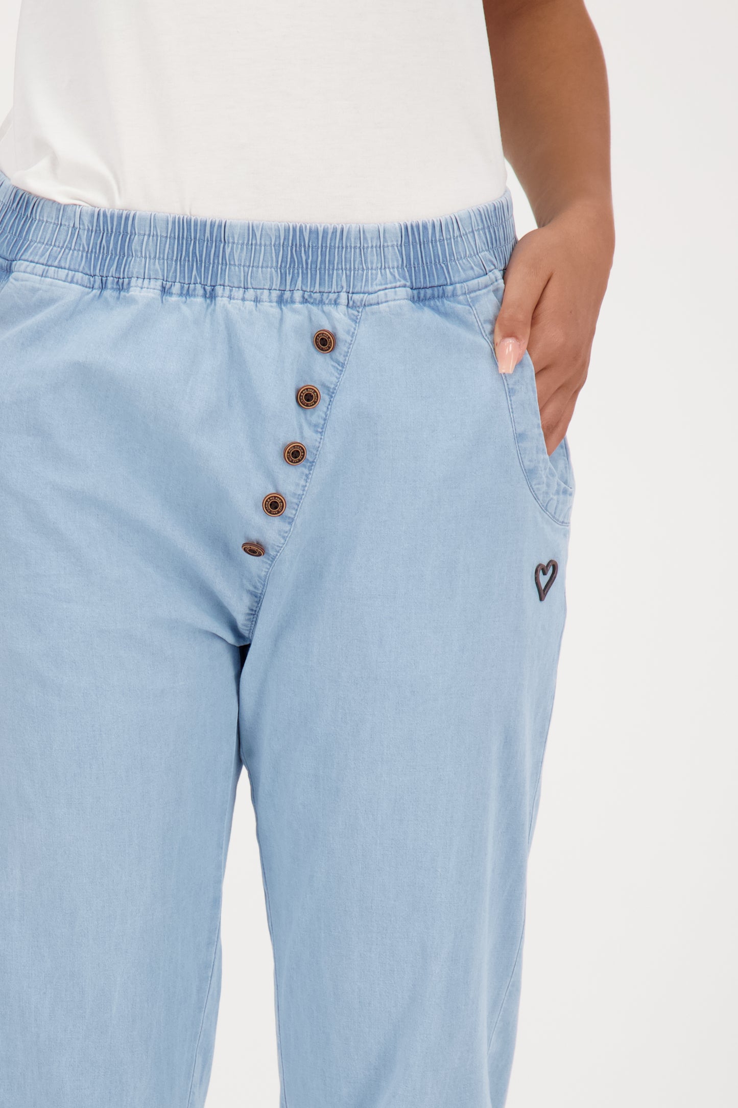 Cooler Denim-Look für Damen - Die Hose AlexisAK DNM Hellblau