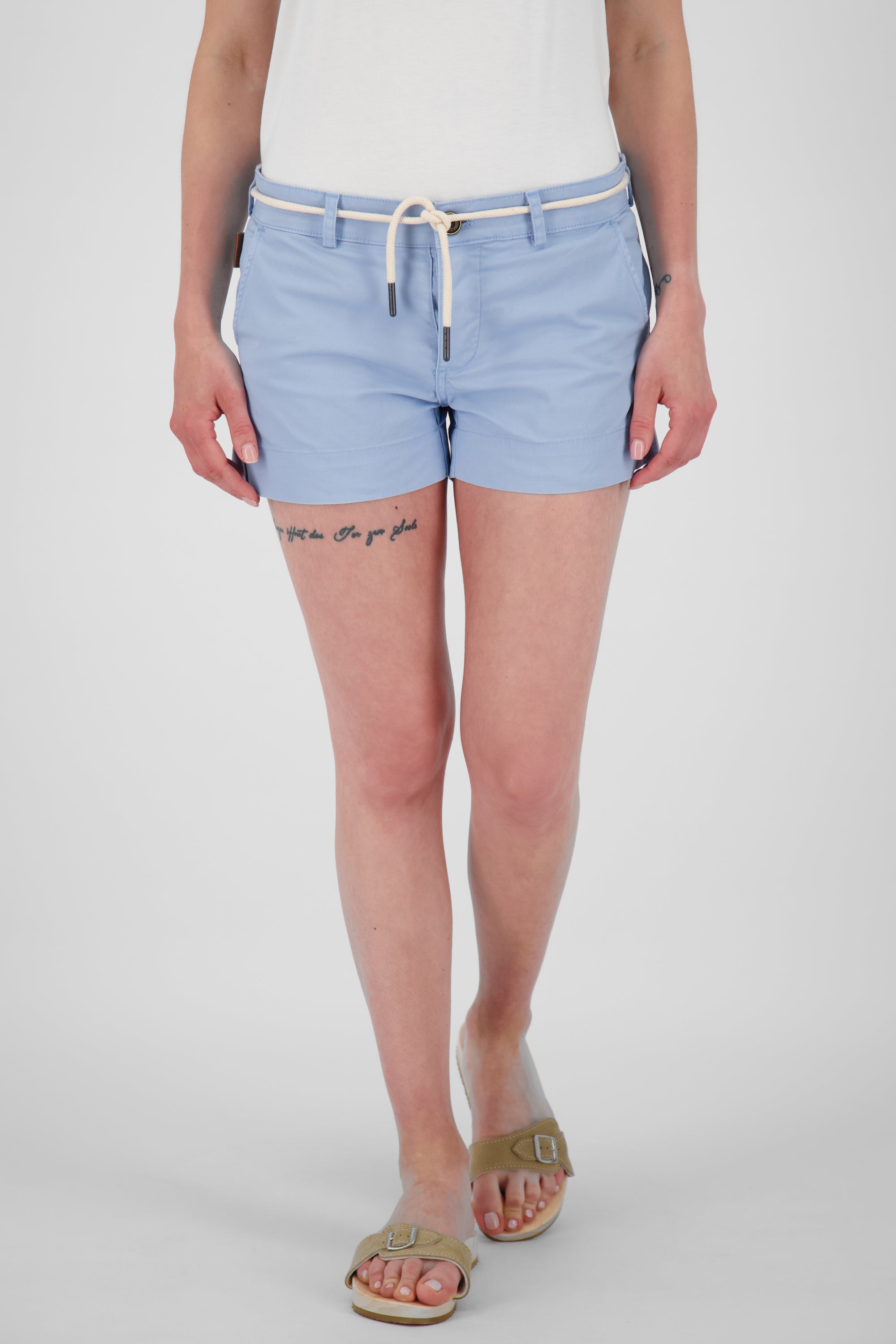 Damen Shorts mit Style - Hol dir JuleAK von Alife and Kickin Hellblau