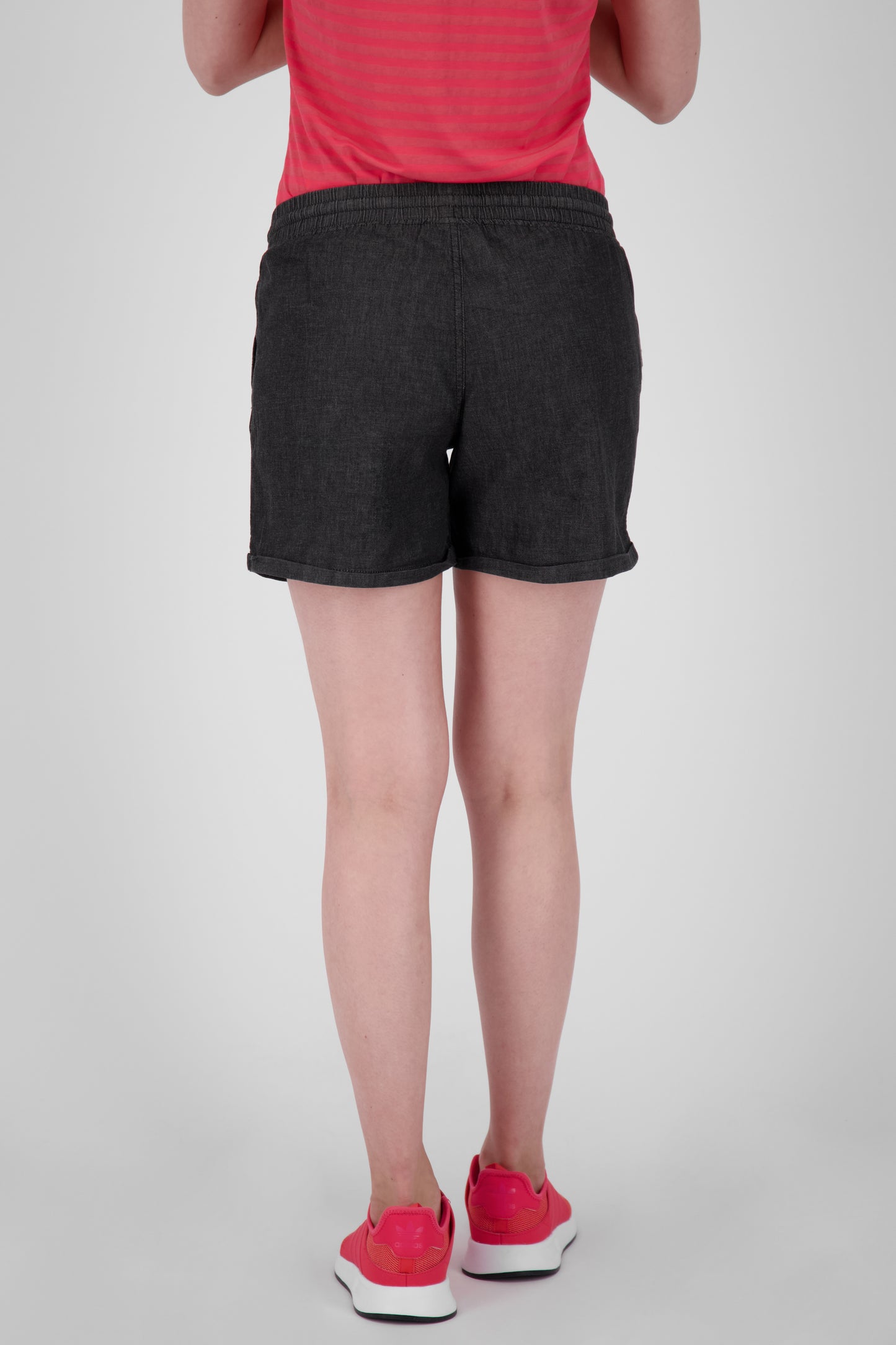 Sommerliche Damenshorts - Entdecke die JaneAK von Alife and Kickin Schwarz
