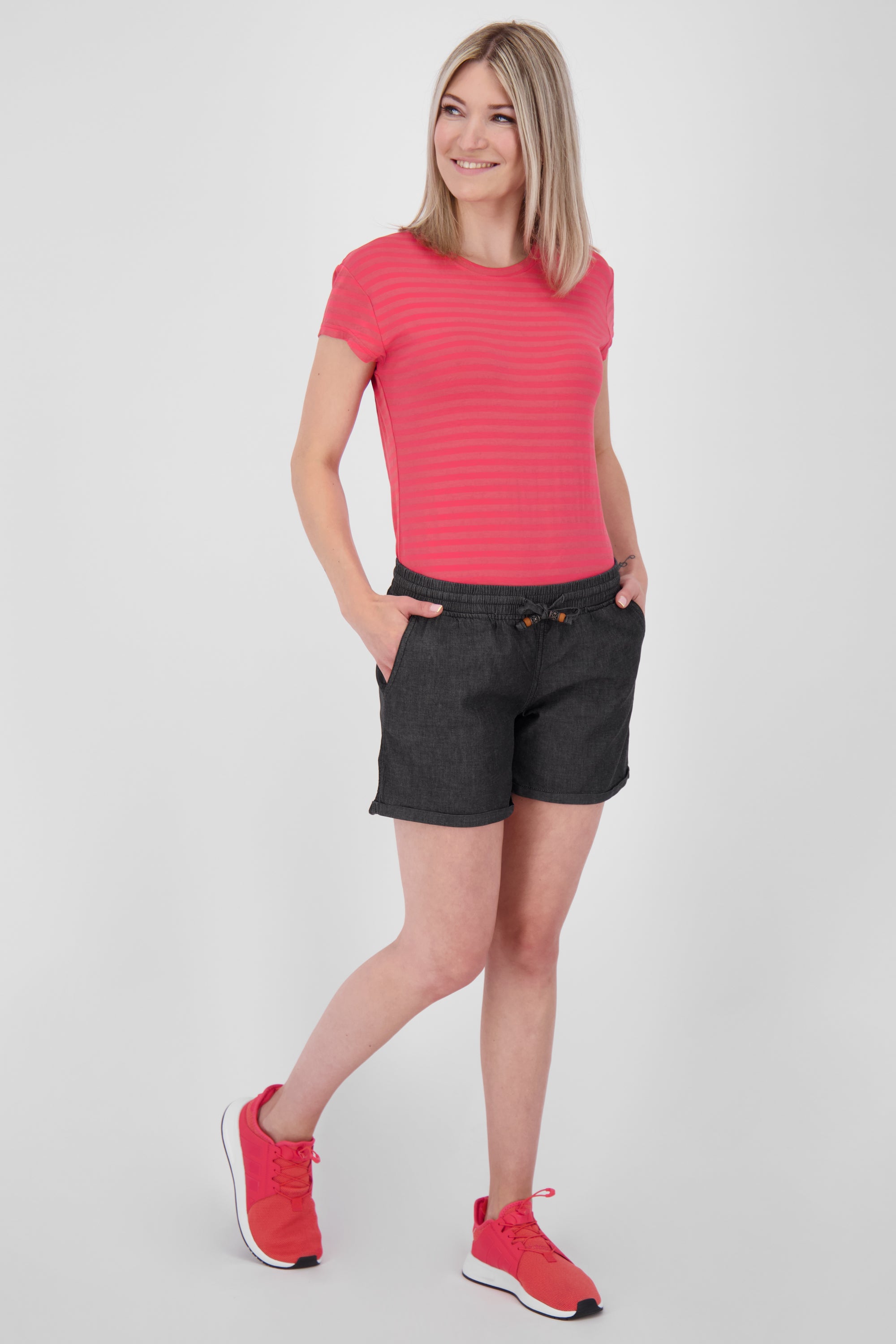 Sommerliche Damenshorts - Entdecke die JaneAK von Alife and Kickin Schwarz