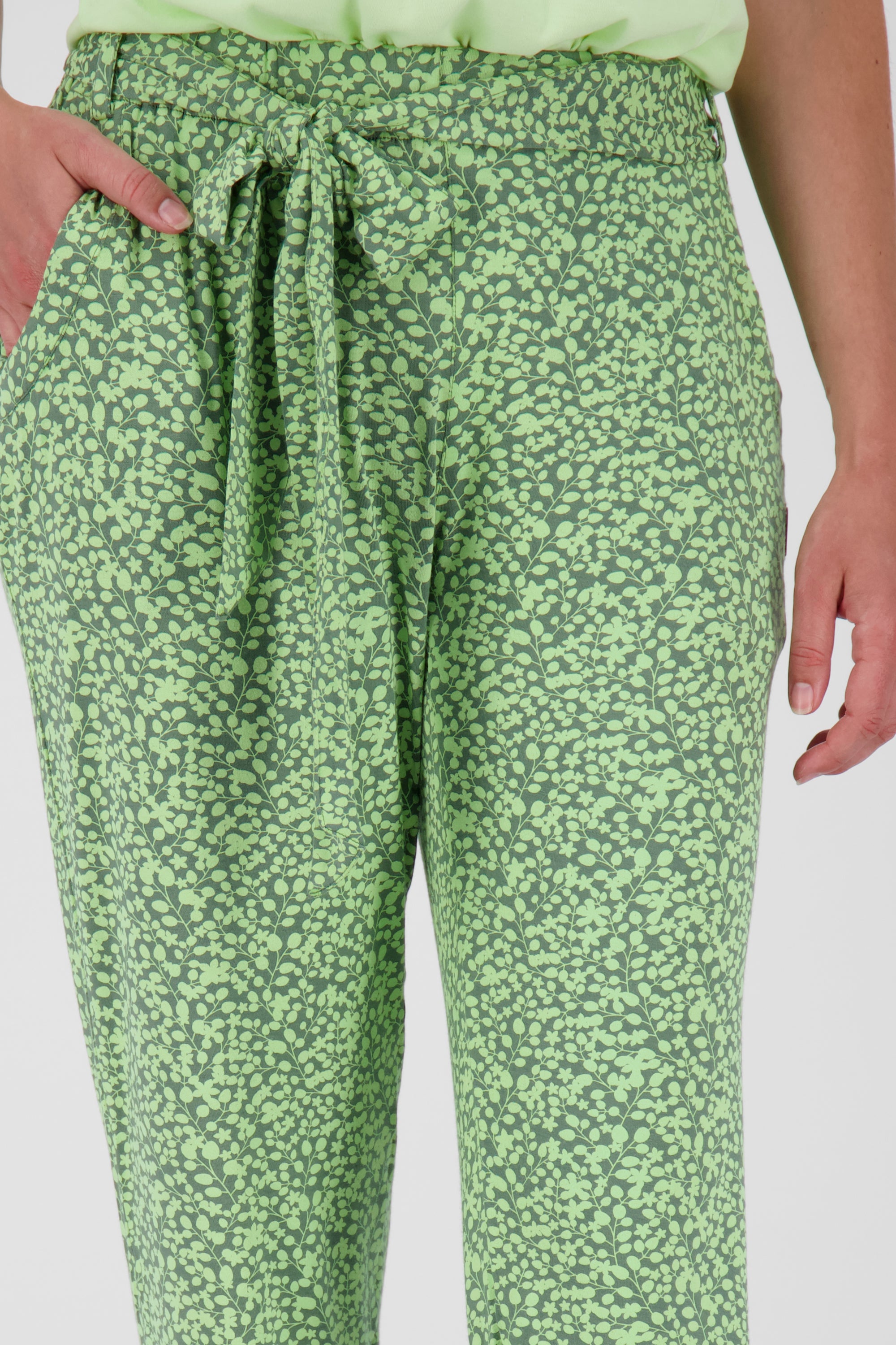 AliceAK Stoffhose für Damen - bequem und flexibel für jeden Anlass Grün