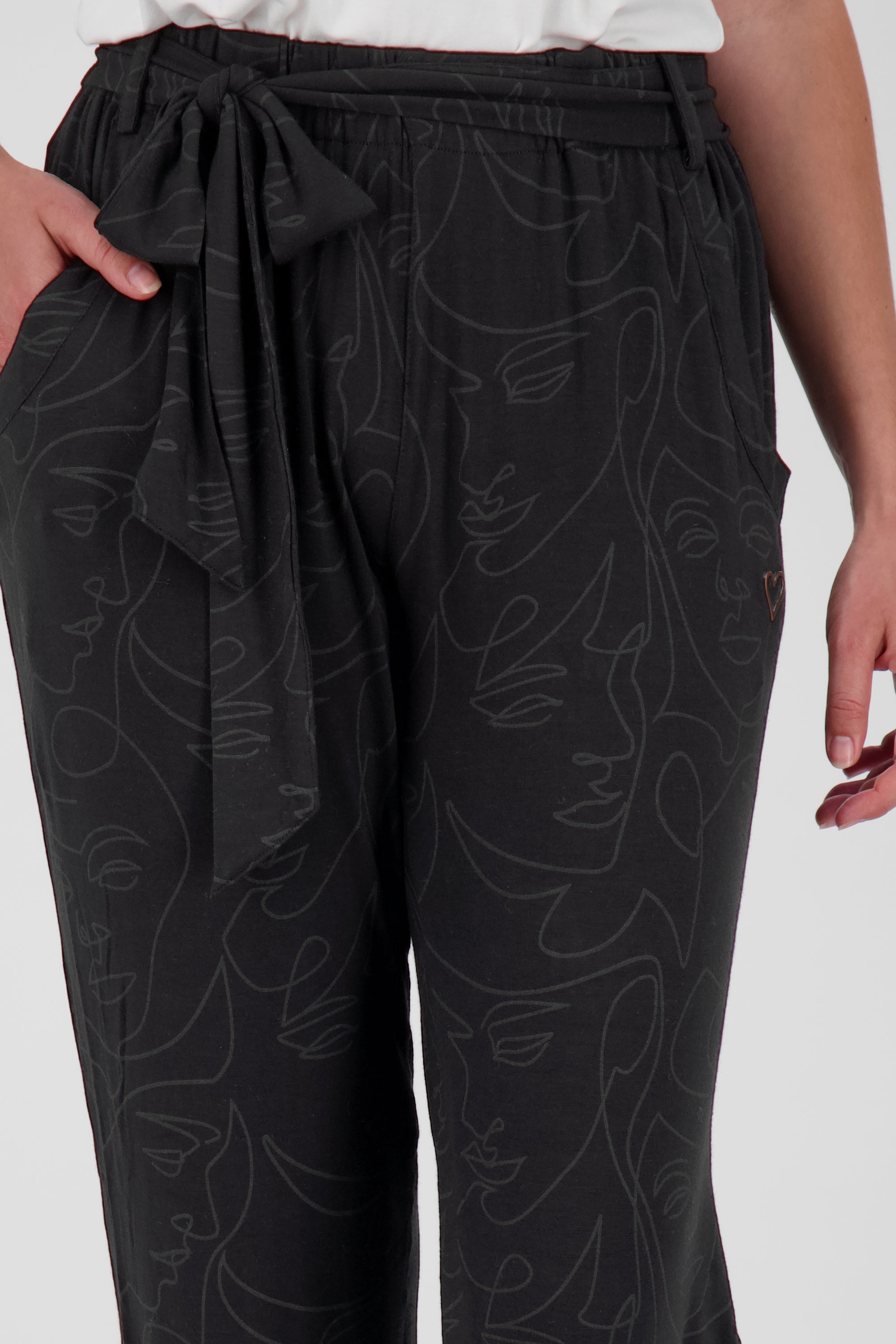 AliceAK Stoffhose für Damen - bequem und flexibel für jeden Anlass Schwarz