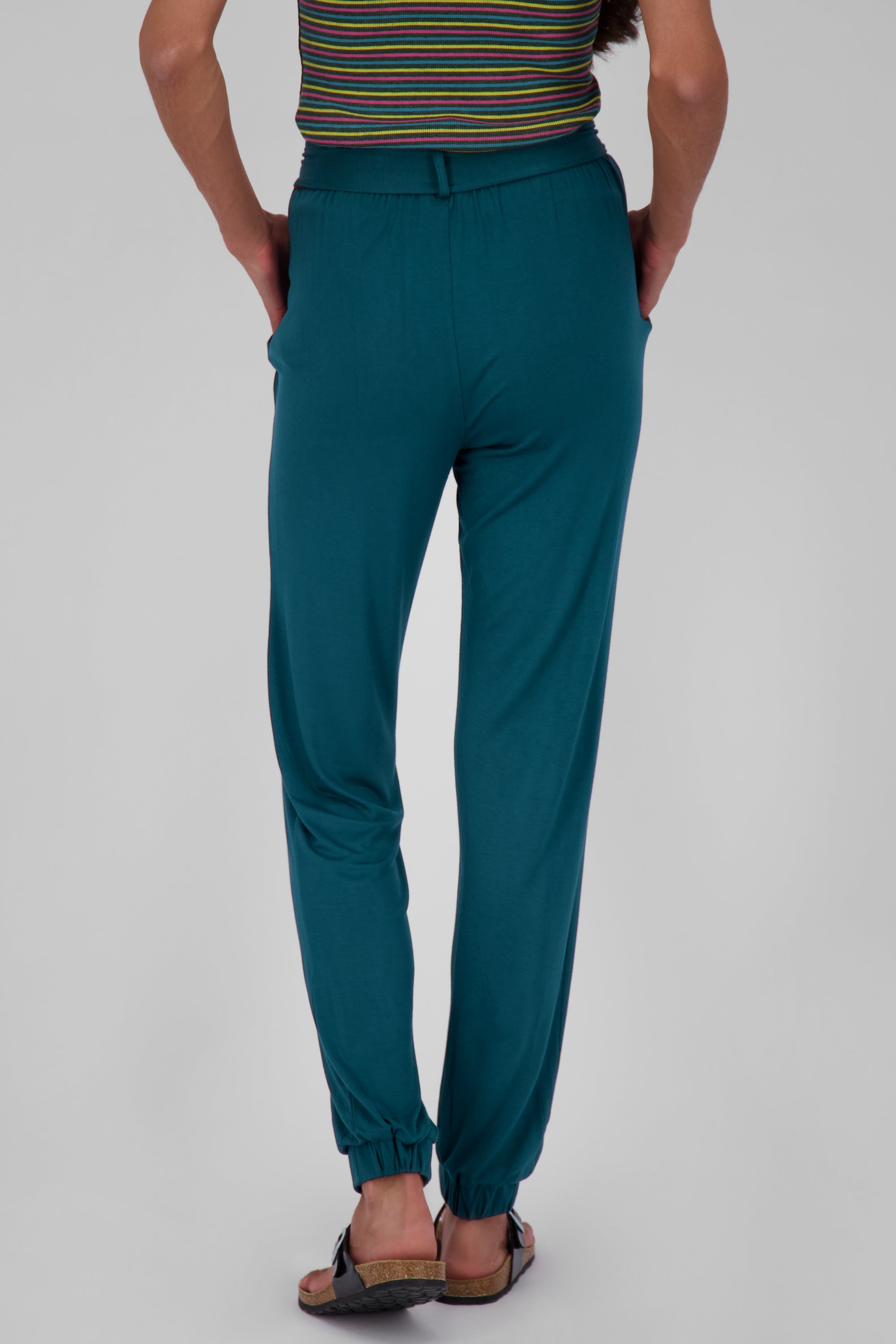 Stilvoll und bequem - AliceAK A Jogginghose für Damen Dunkelgrün