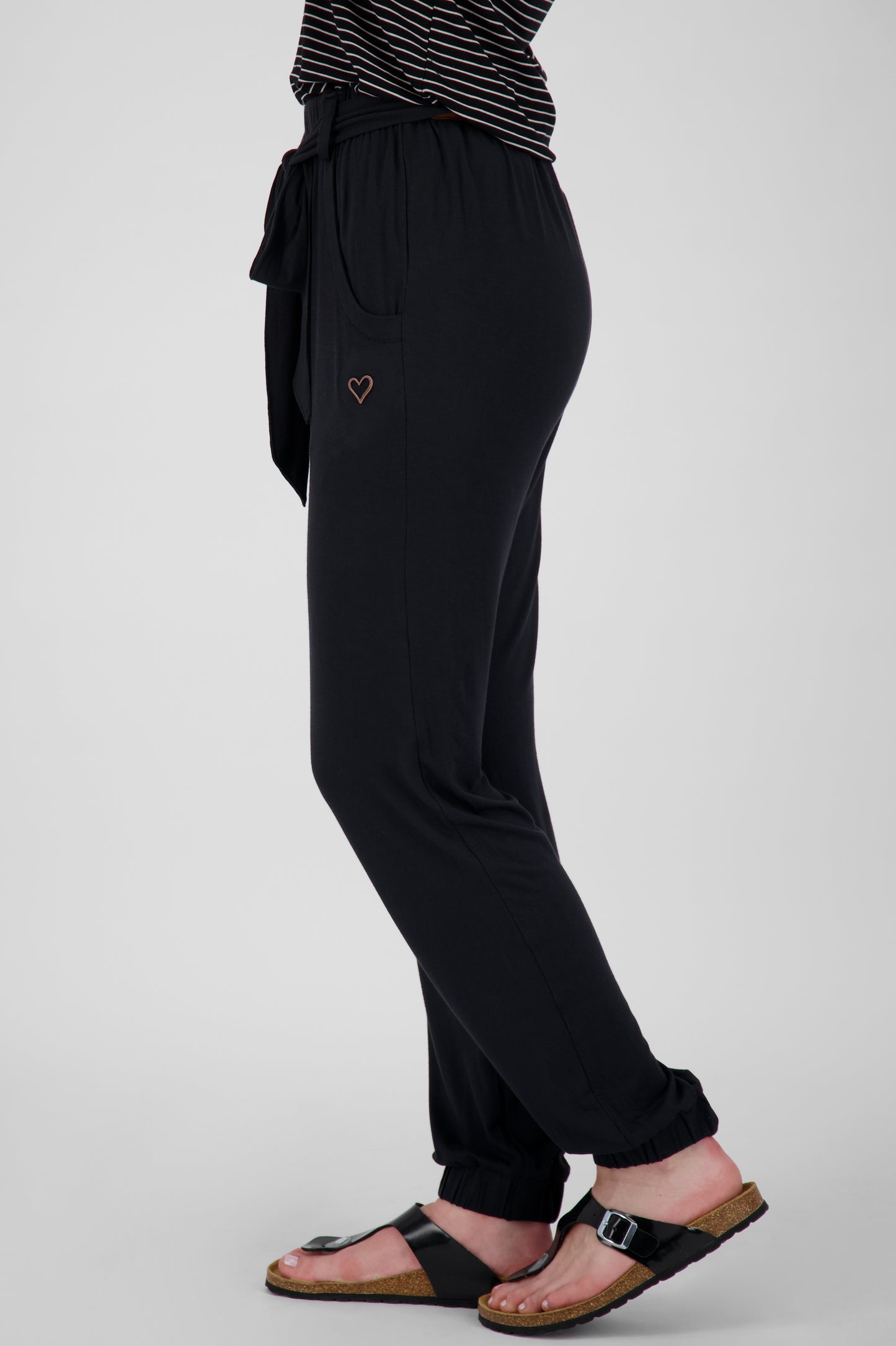Stilvoll und bequem - AliceAK A Jogginghose für Damen Schwarz