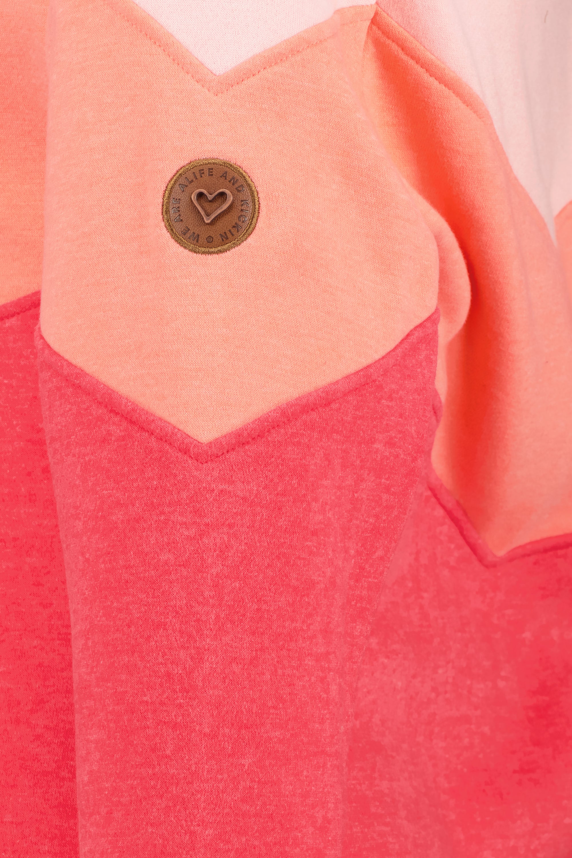 Sommer-Styling mit dem StellaAK A Sweatshirt von Alife and Kickin Rot