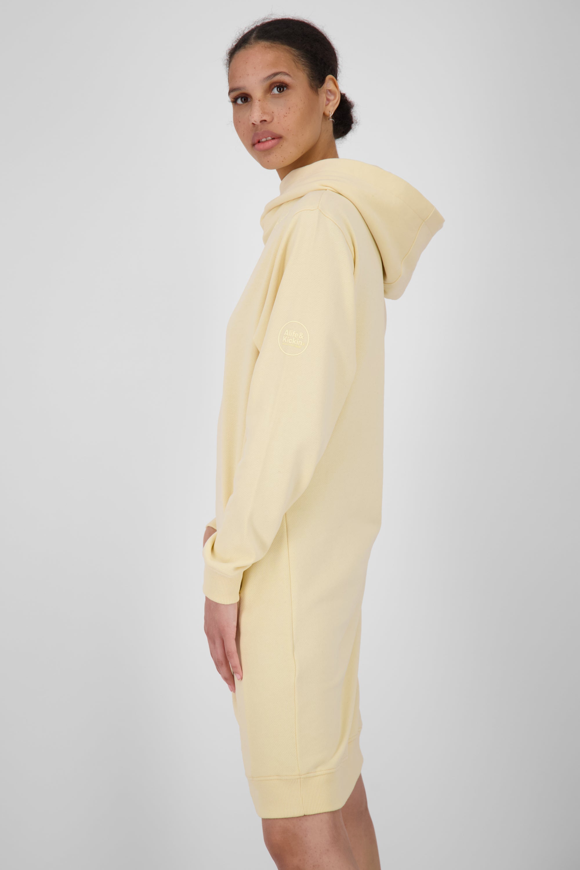 Damen Sweatkleid JiliaAK A - Leger geschnitten und mit Kängurutasche Gelb