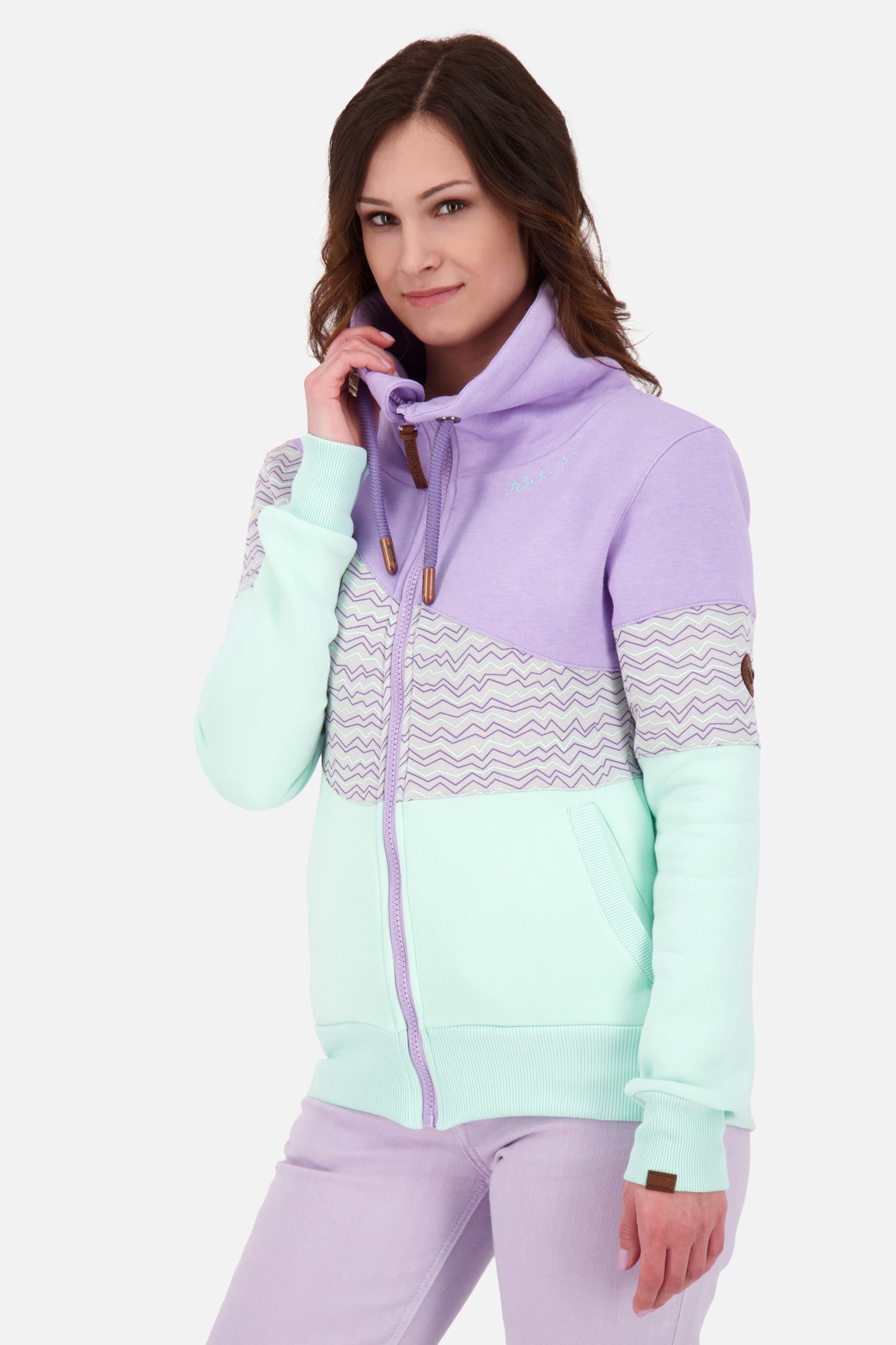 Gemütlichkeit trifft Style: ValeraAK B Sweatjacke von Alife and Kickin Hellgrün
