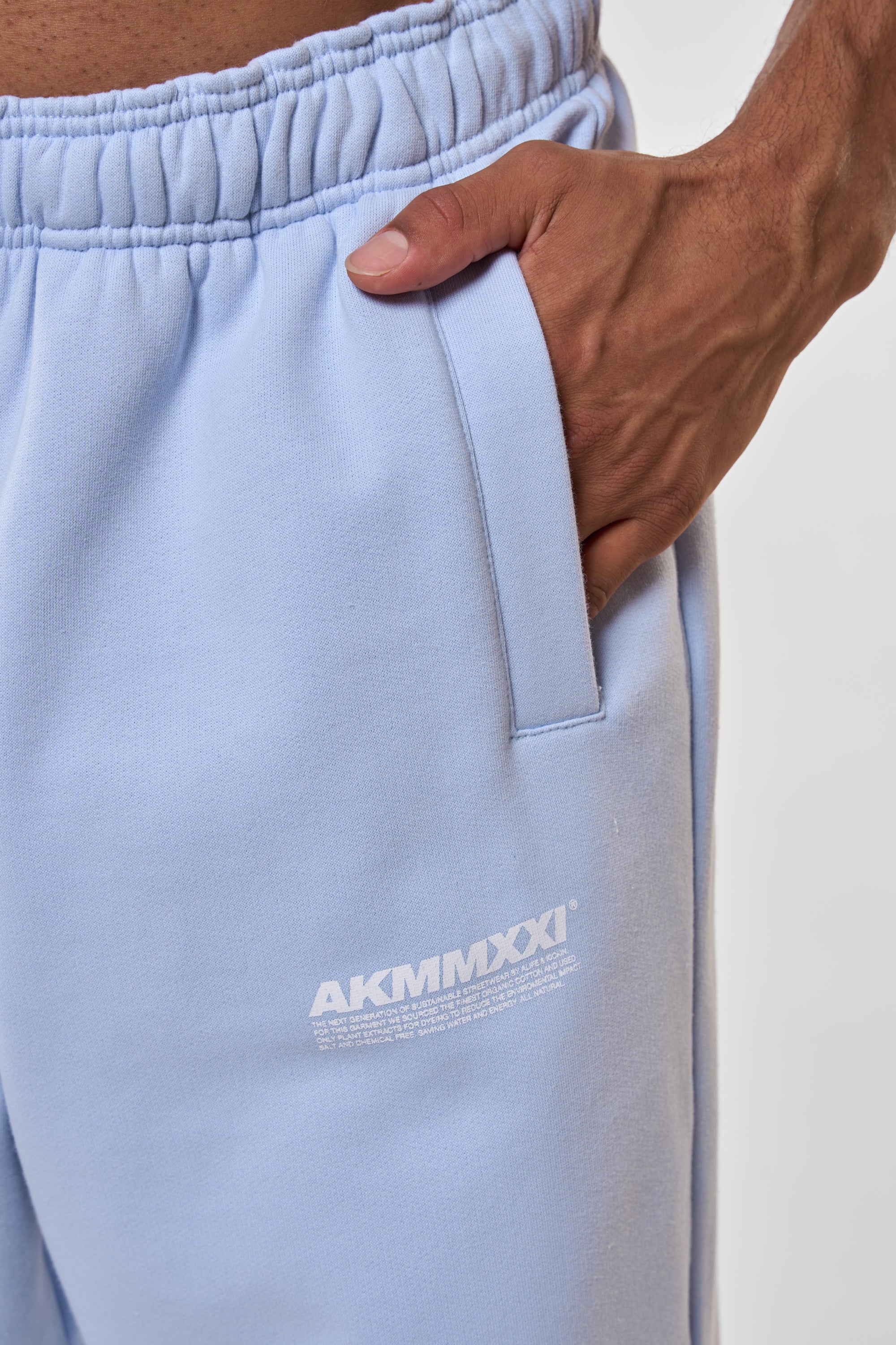 Nachhaltig produzierte Sweatpant PlutoAK A - der perfekte Begleiter für jeden Tag Hellblau