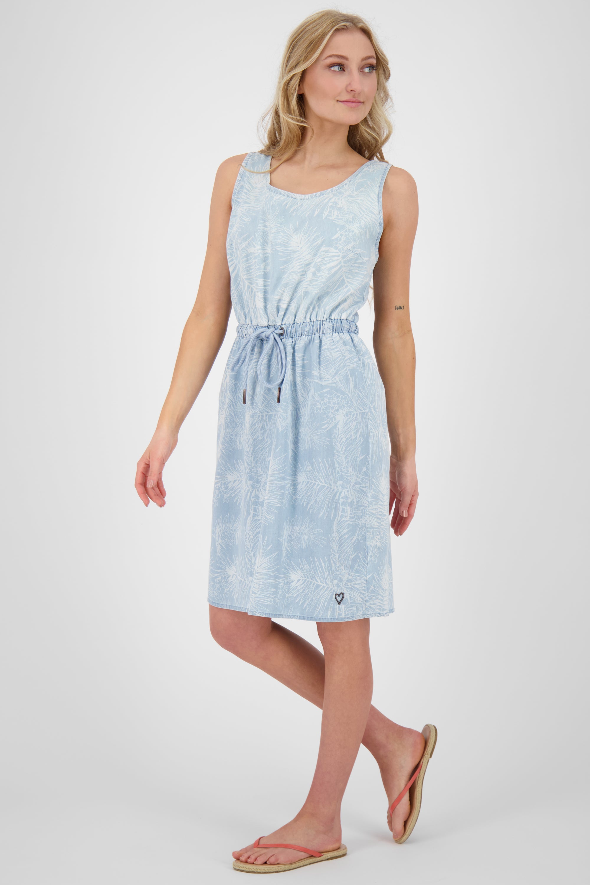 Alife and Kickin Kleid DojaAK - Legerer Denim-Look mit Herz-Logo Hellblau