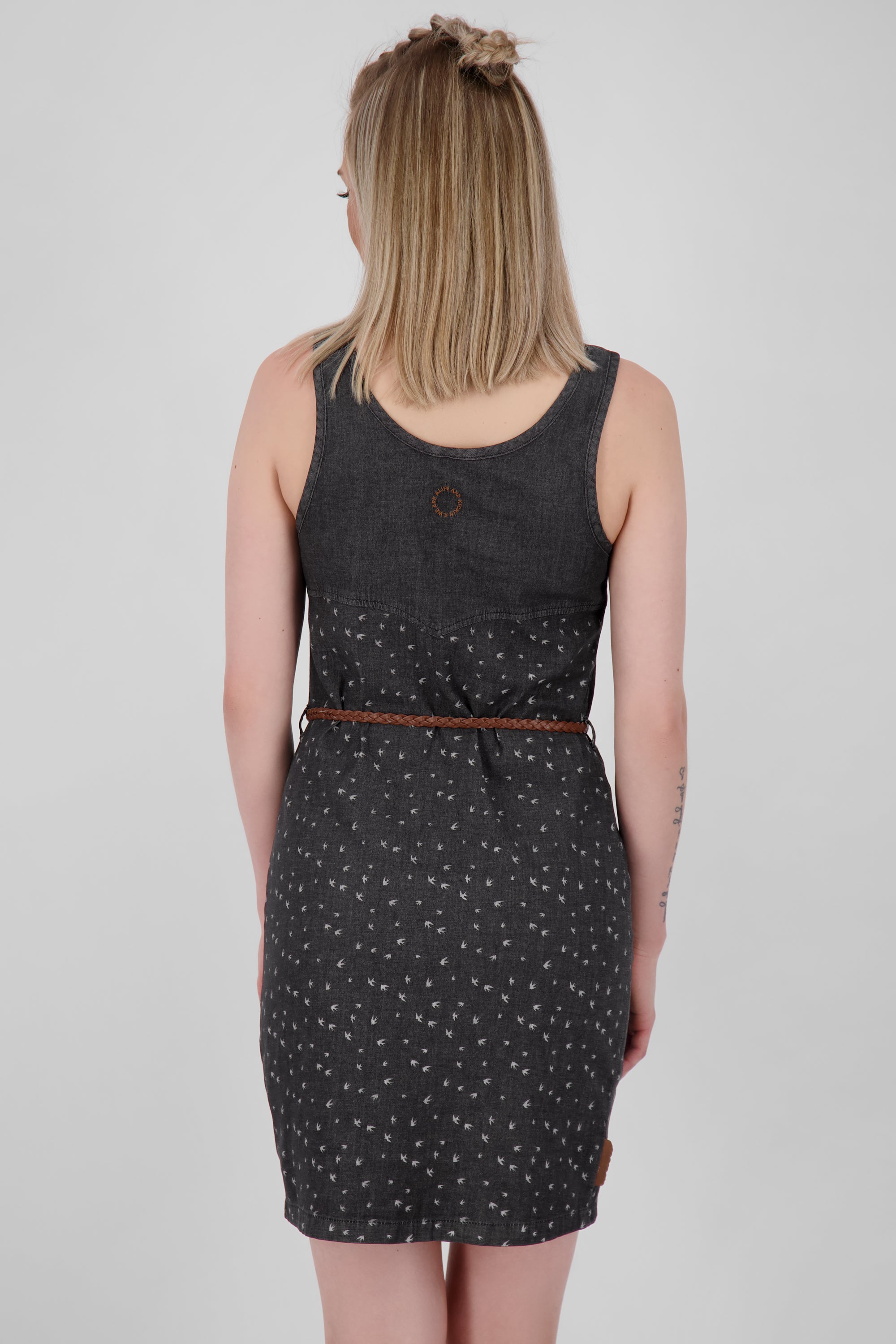 DoiaAK B Dress Schwarz