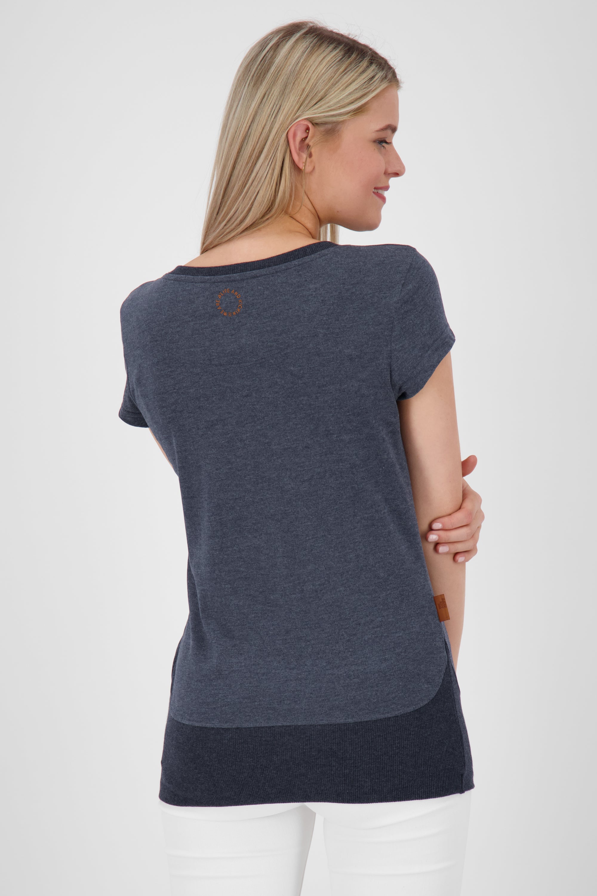 Bereit für den Sommer: CocoAK A T-Shirt mit betonter Silhouette für Damen Dunkelblau