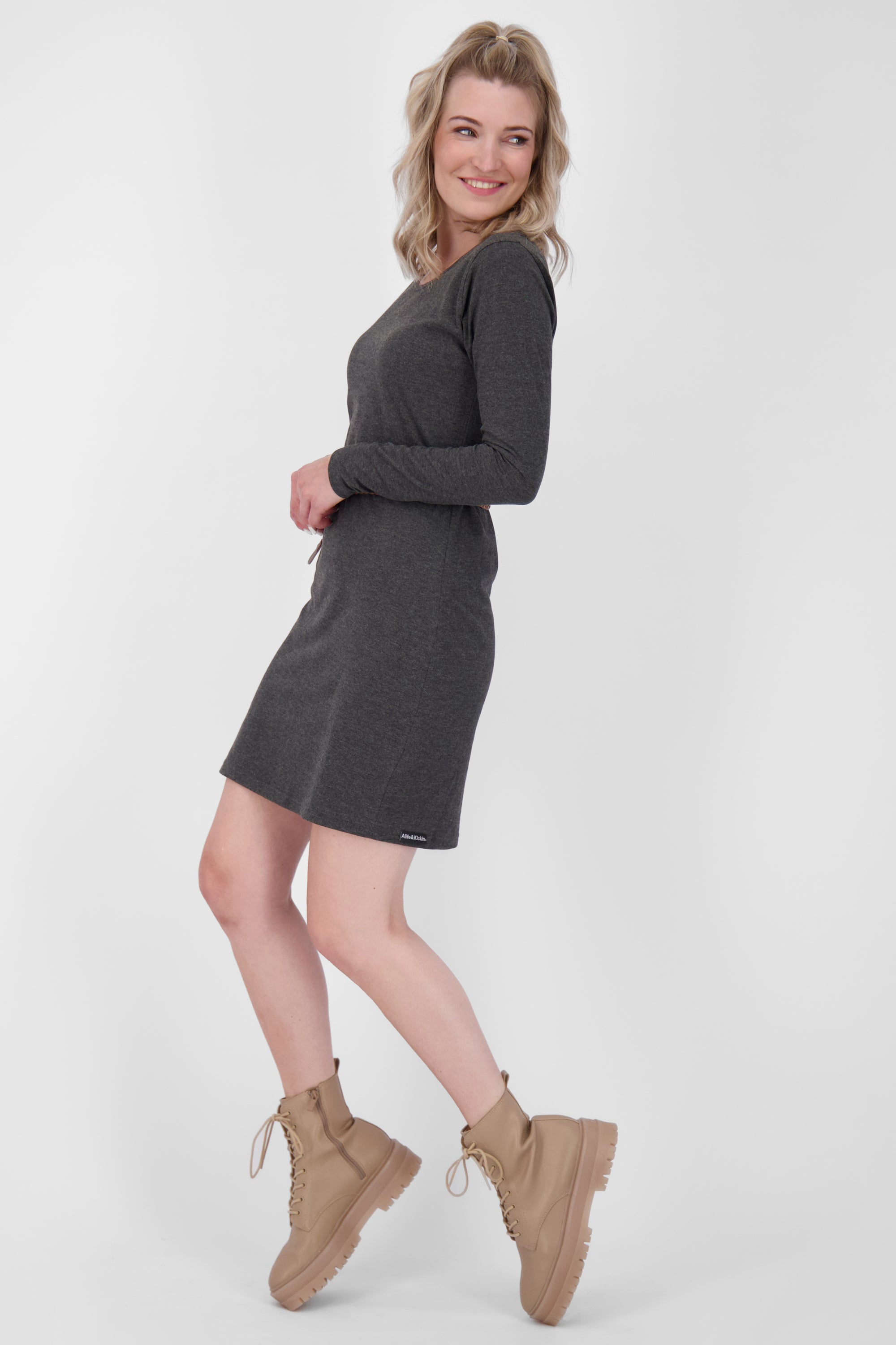 EllinAK A Jerseykleid - Mit geflochtenem Gürtel und figurbetonter Passform Schwarz