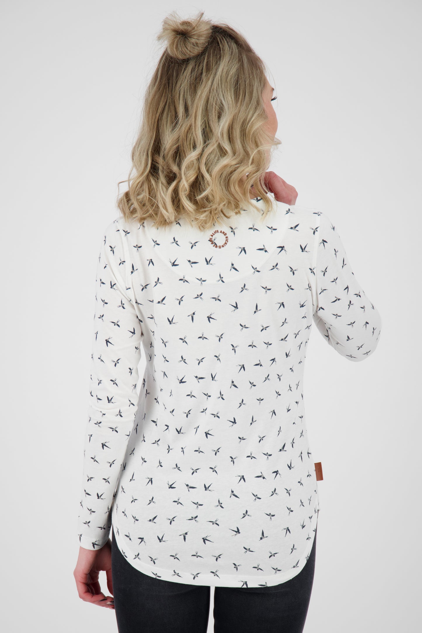 Dezent geschnittenes Damen Longsleeve mit Muster Weiß
