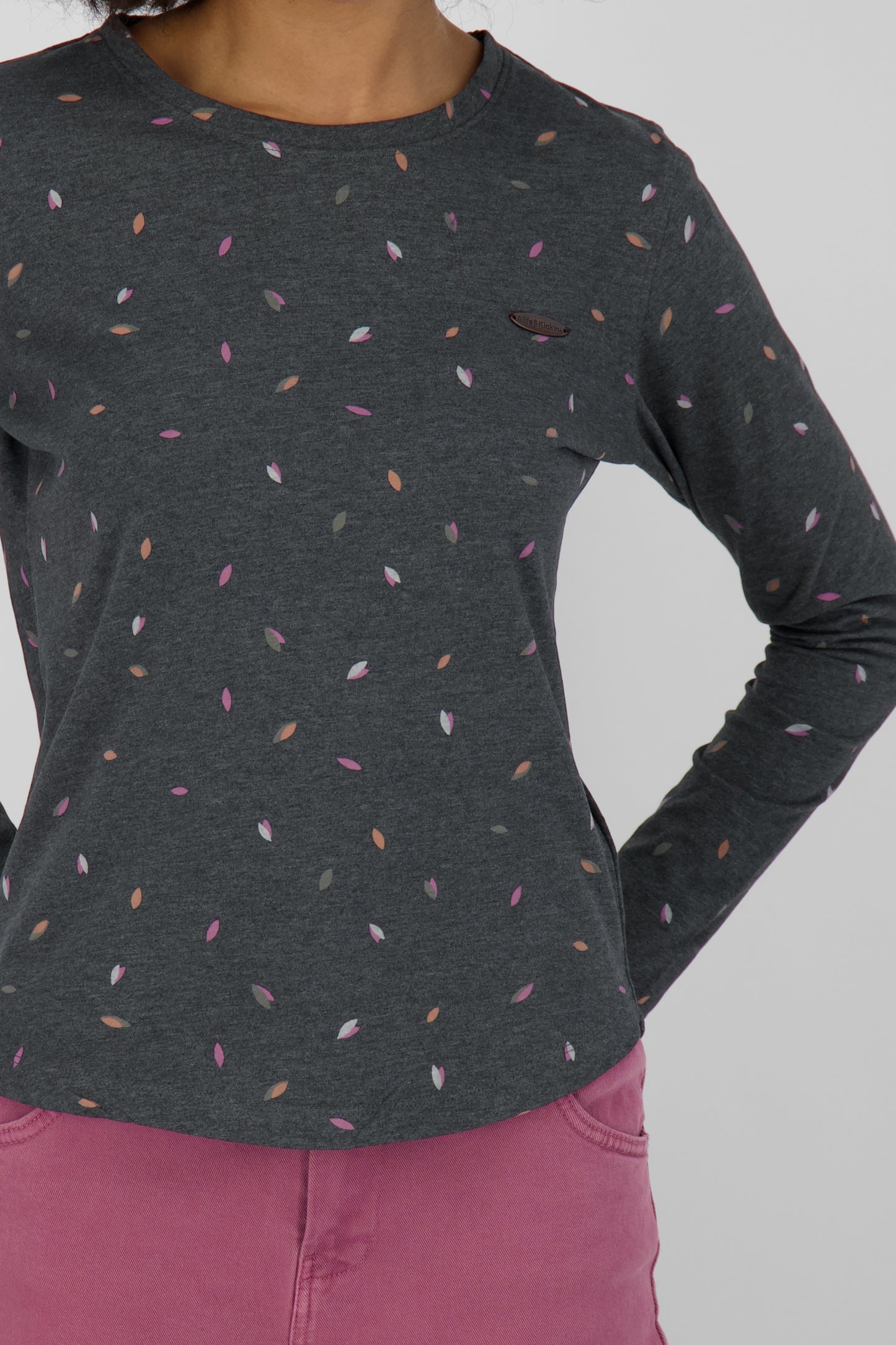 Dezent geschnittenes Damen Longsleeve mit Muster Schwarz