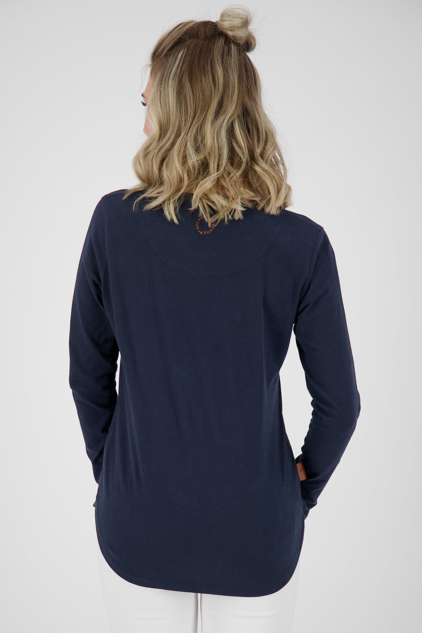 Stilvoll und bequem - Longsleeve LeaAK A für Damen Dunkelblau