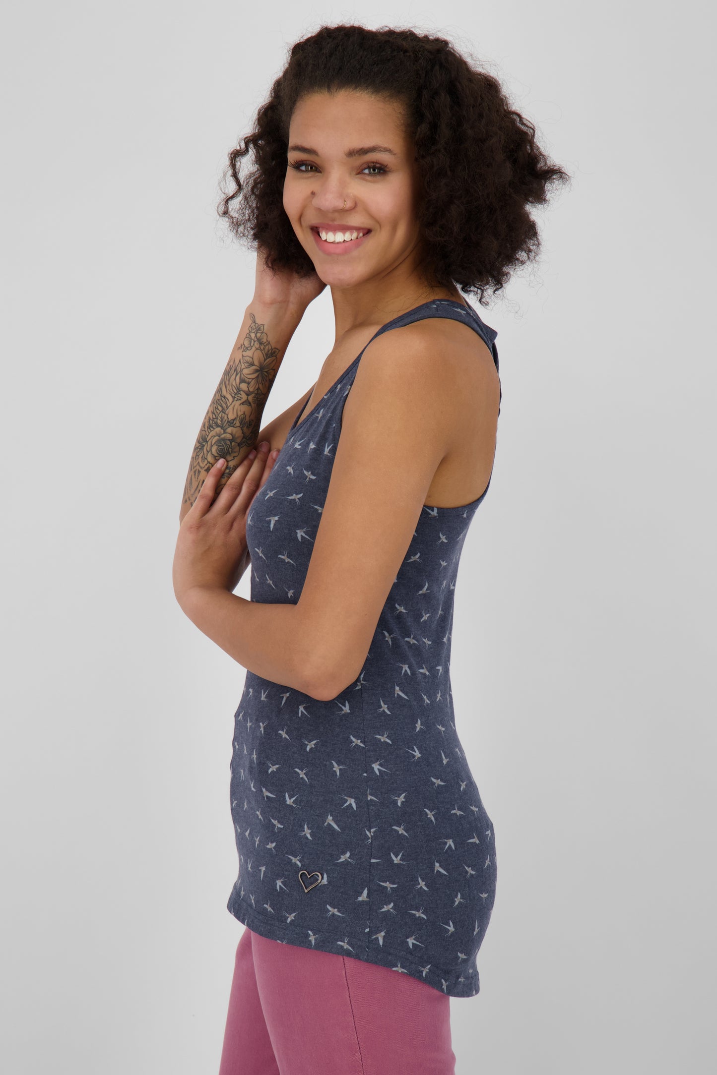 Vielseitig kombinierbares LuciaAK B Shirt für Frauen Dunkelblau