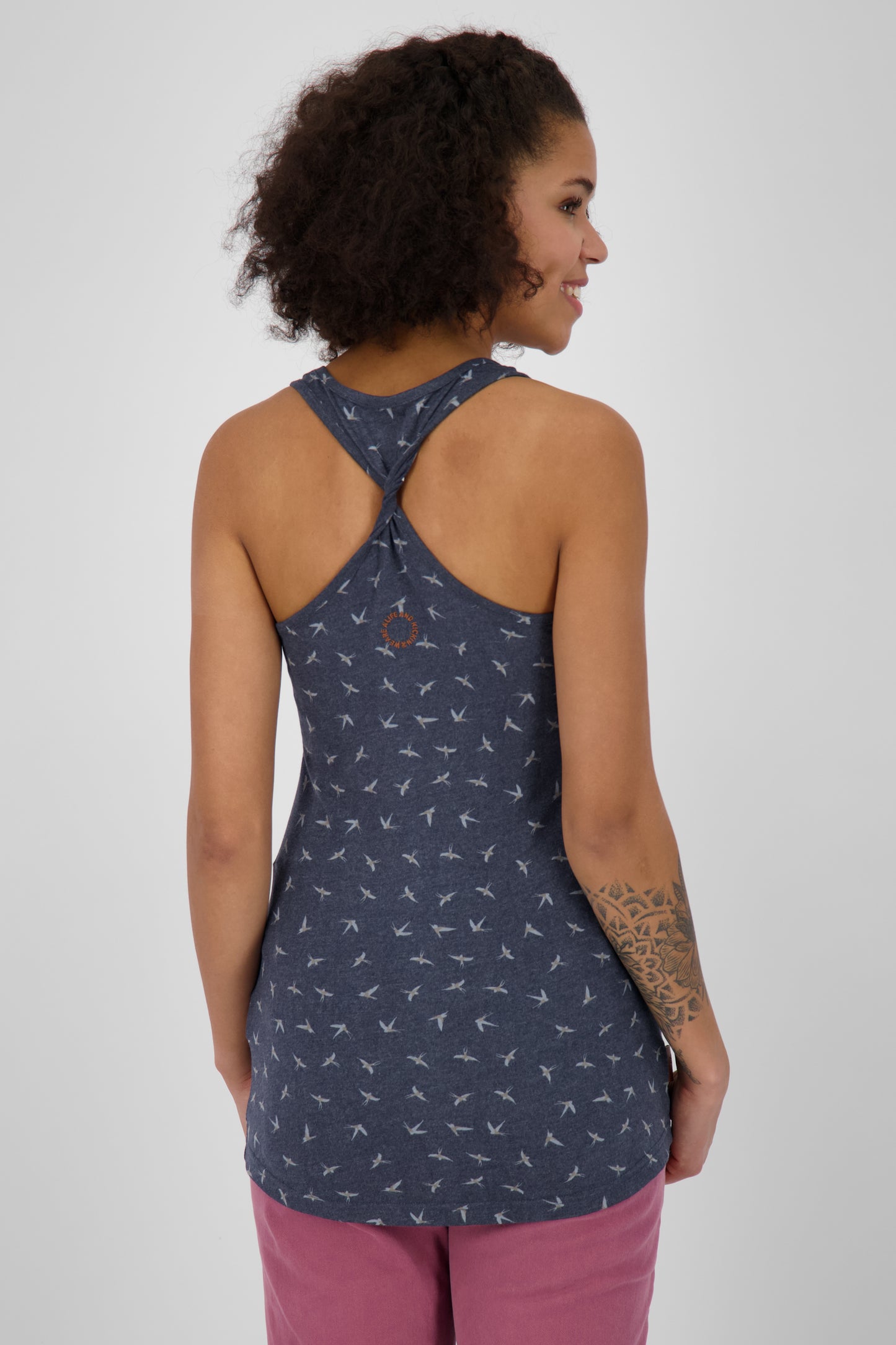Vielseitig kombinierbares LuciaAK B Shirt für Frauen Dunkelblau