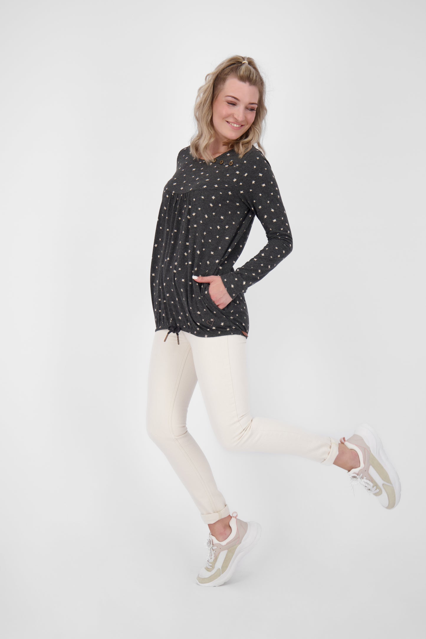 Das neue MiaAK B Langarmshirt für Damen mit trendigem Muster Schwarz