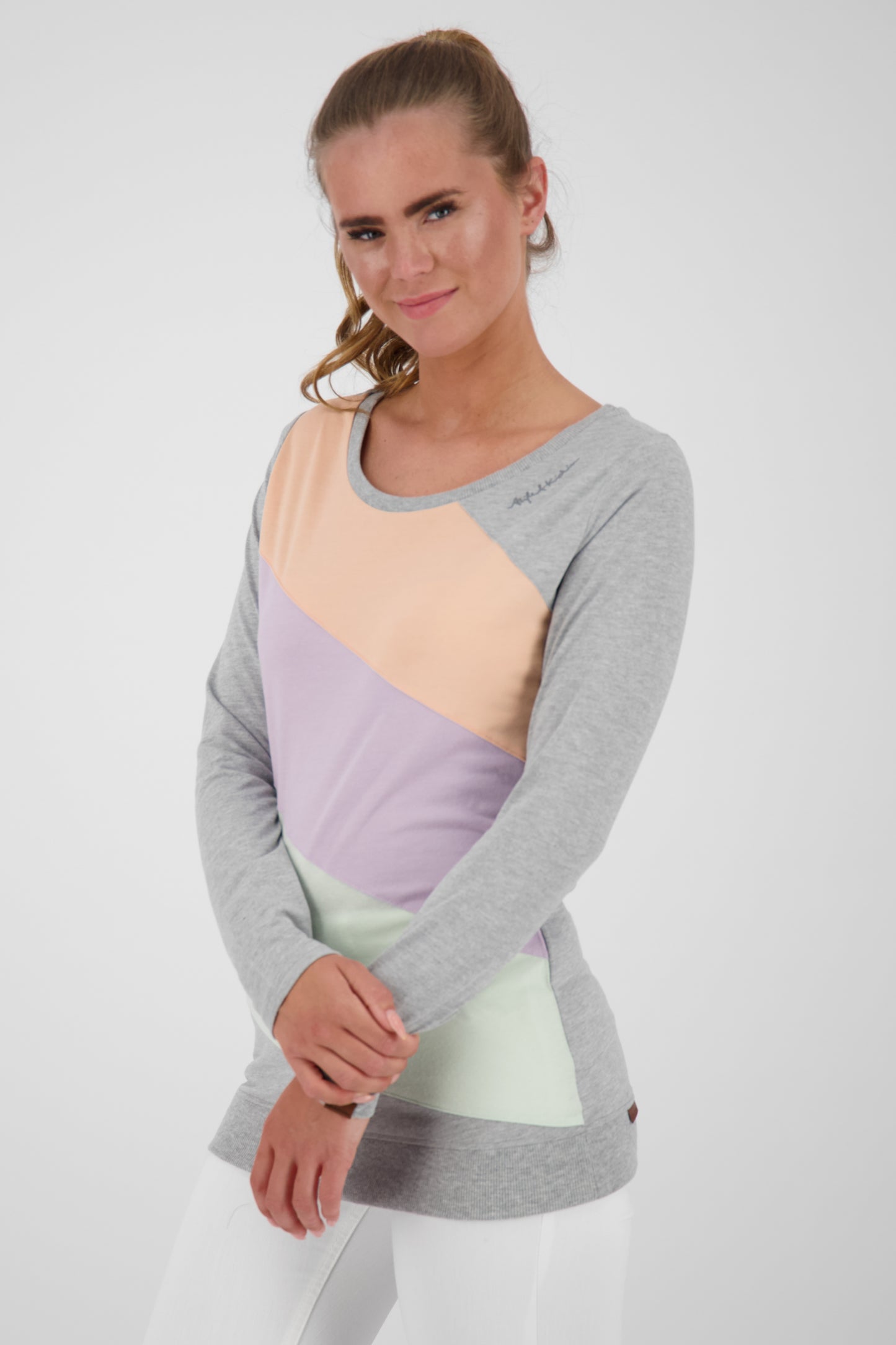 Stylish und bequem - Das Langarmshirt LenjaAK A für Damen Grau