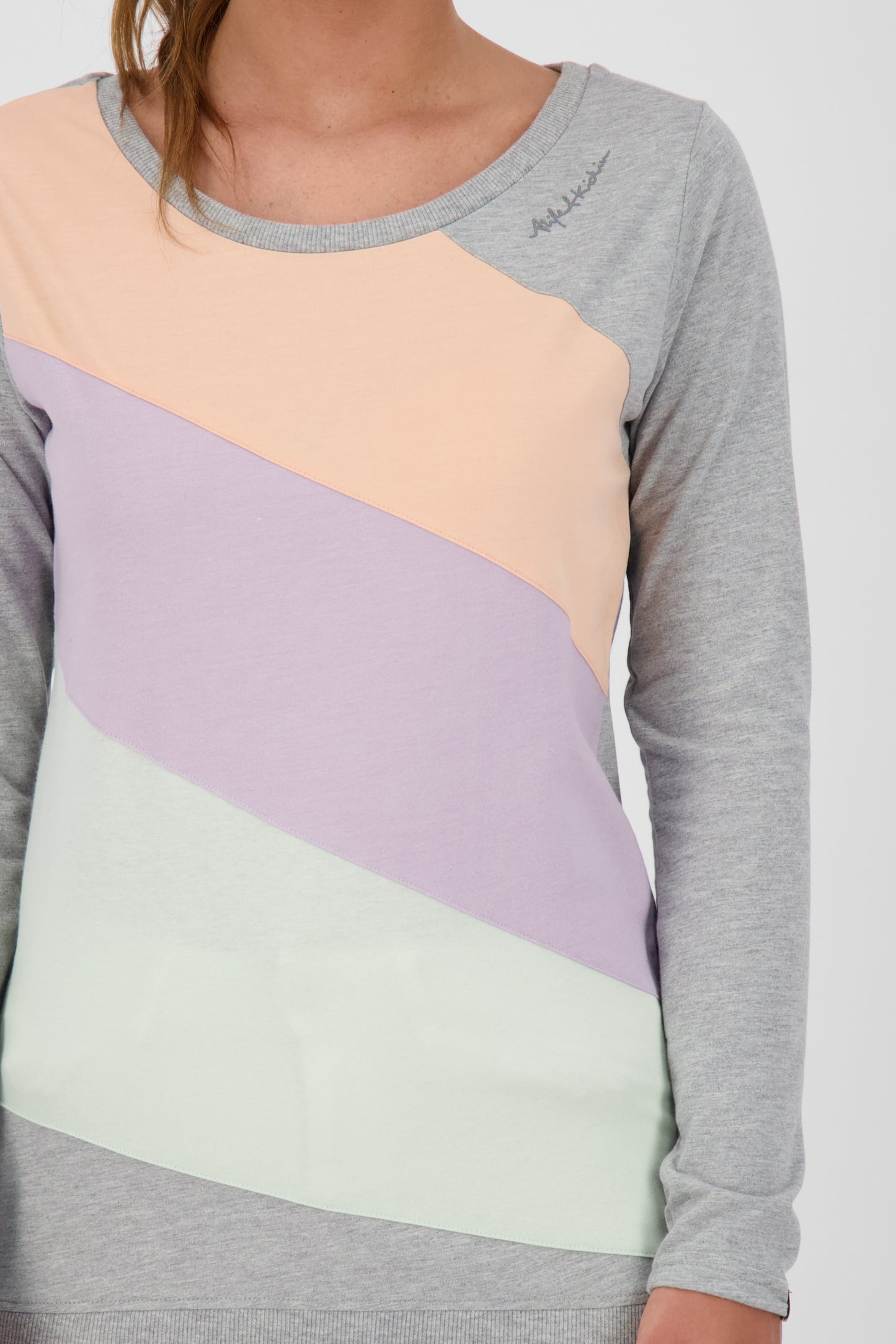 Stylish und bequem - Das Langarmshirt LenjaAK A für Damen Grau