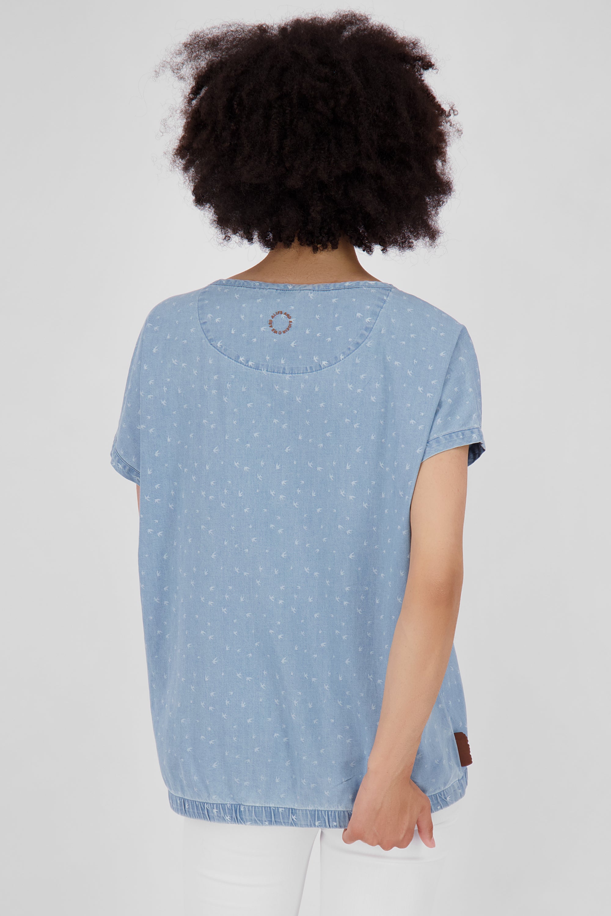 Trendiges SunoAK B T-Shirt für Damen - Betonte Schultern und angenehmes Tragegefühl Hellblau