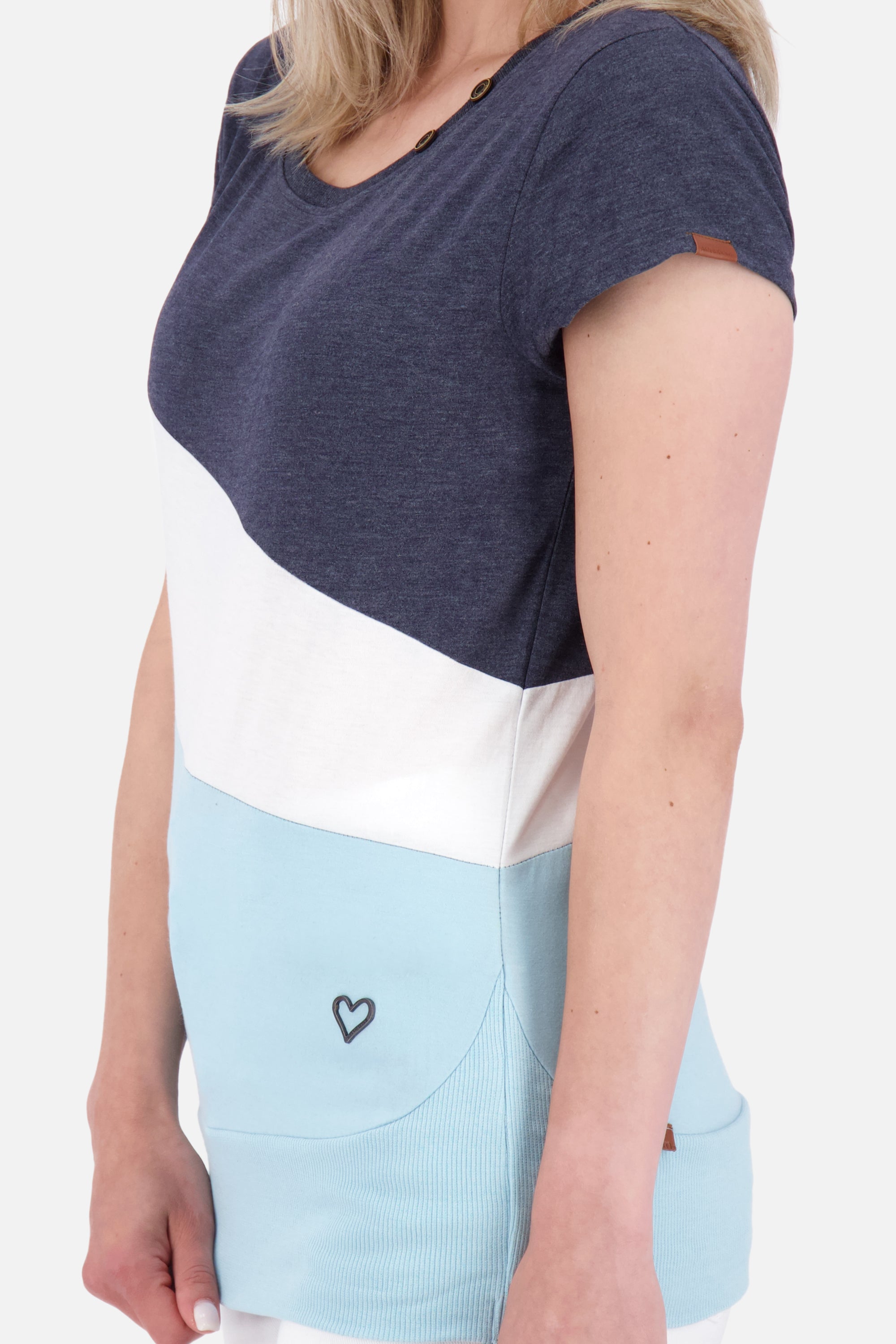 CordelieAK A von Alife and Kickin: Bequemes T-Shirt mit Zierknöpfen Hellblau