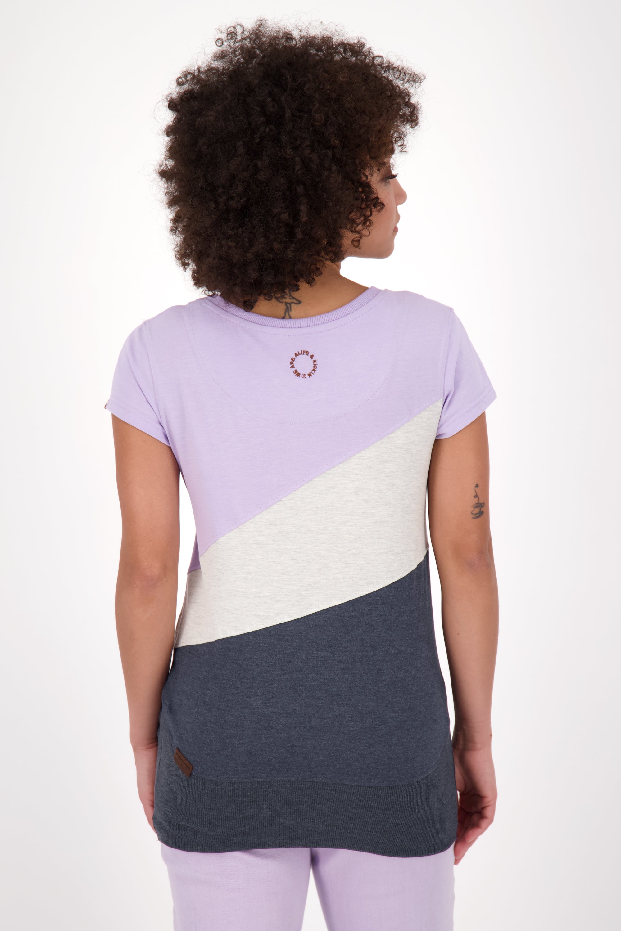 CordelieAK A von Alife and Kickin: Bequemes T-Shirt mit Zierknöpfen Dunkelblau