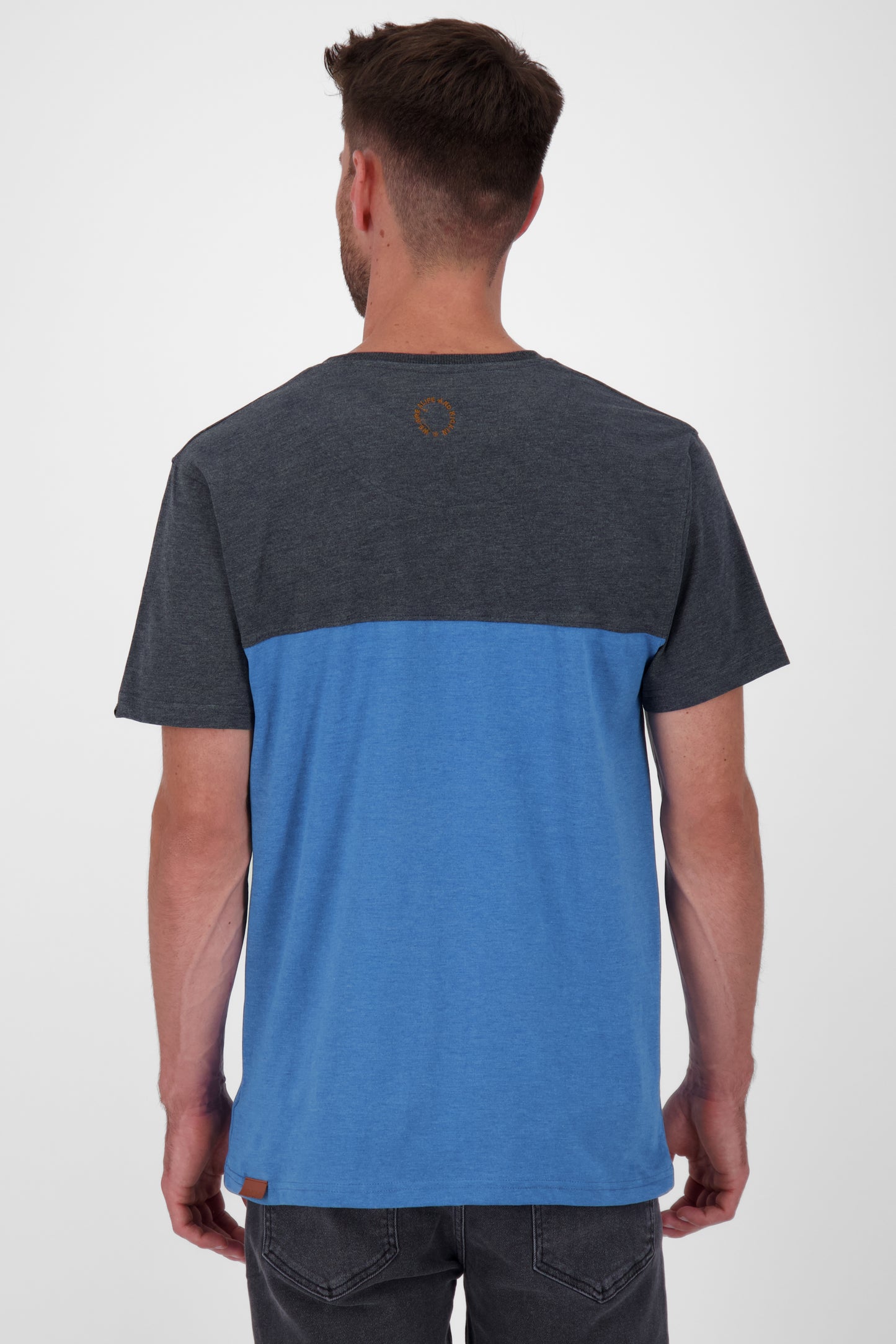 LeoAK: Trendiges Herren-T-Shirt für individuelle Styles Blau