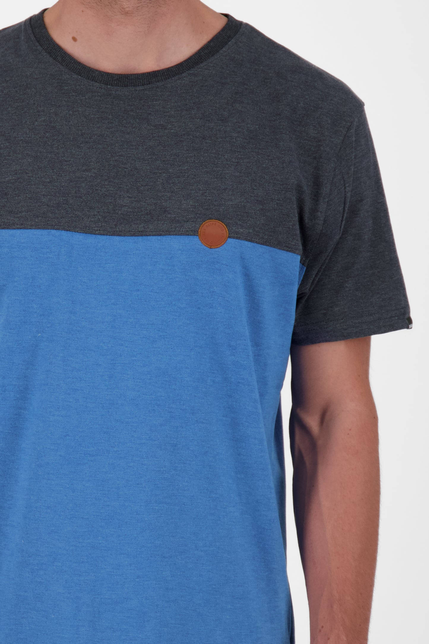 LeoAK: Trendiges Herren-T-Shirt für individuelle Styles Blau