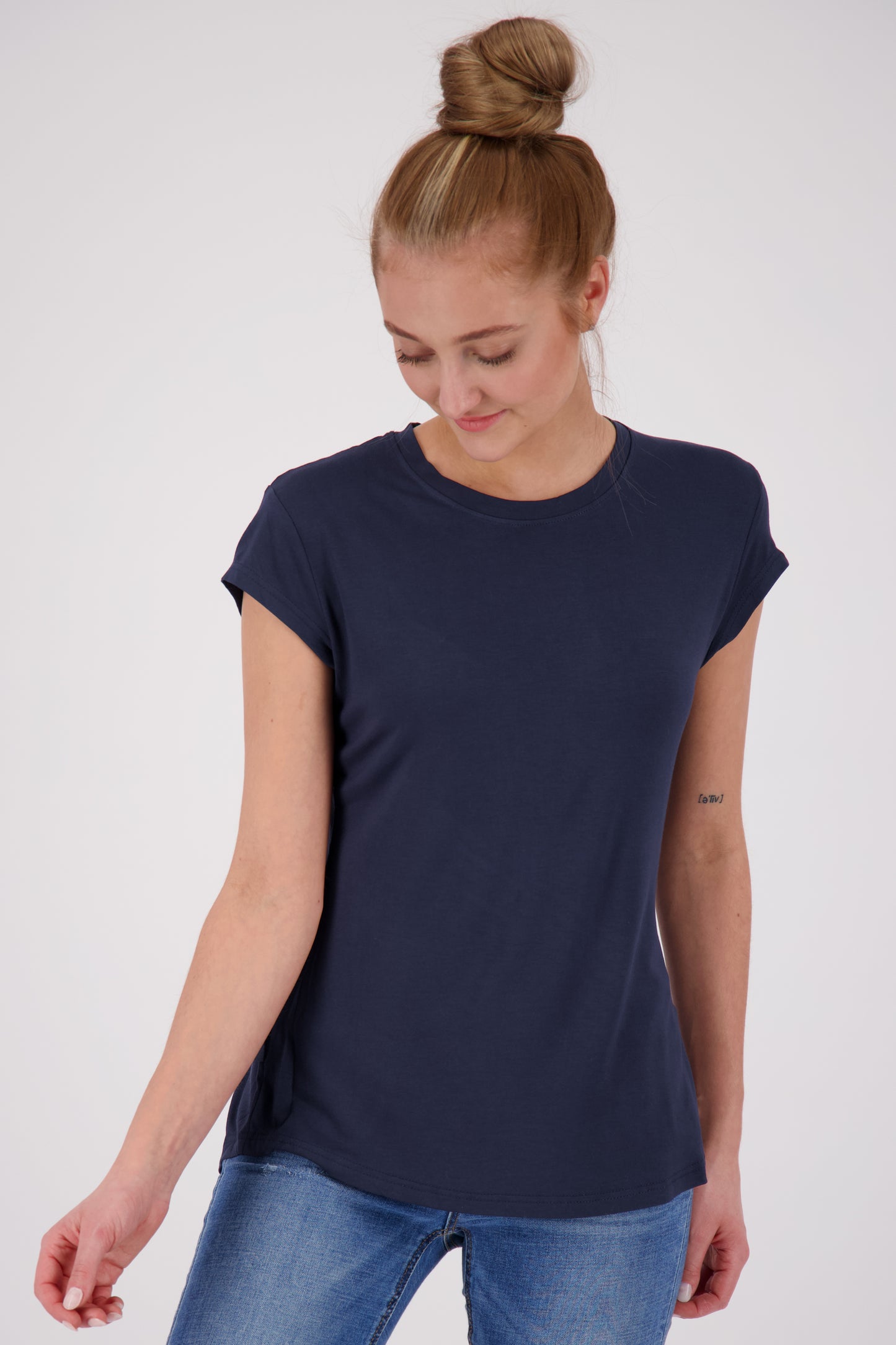 Vielseitiges Basic-Shirt für stylische Outfits: MimmyAK A von Alife and Kickin Dunkelblau