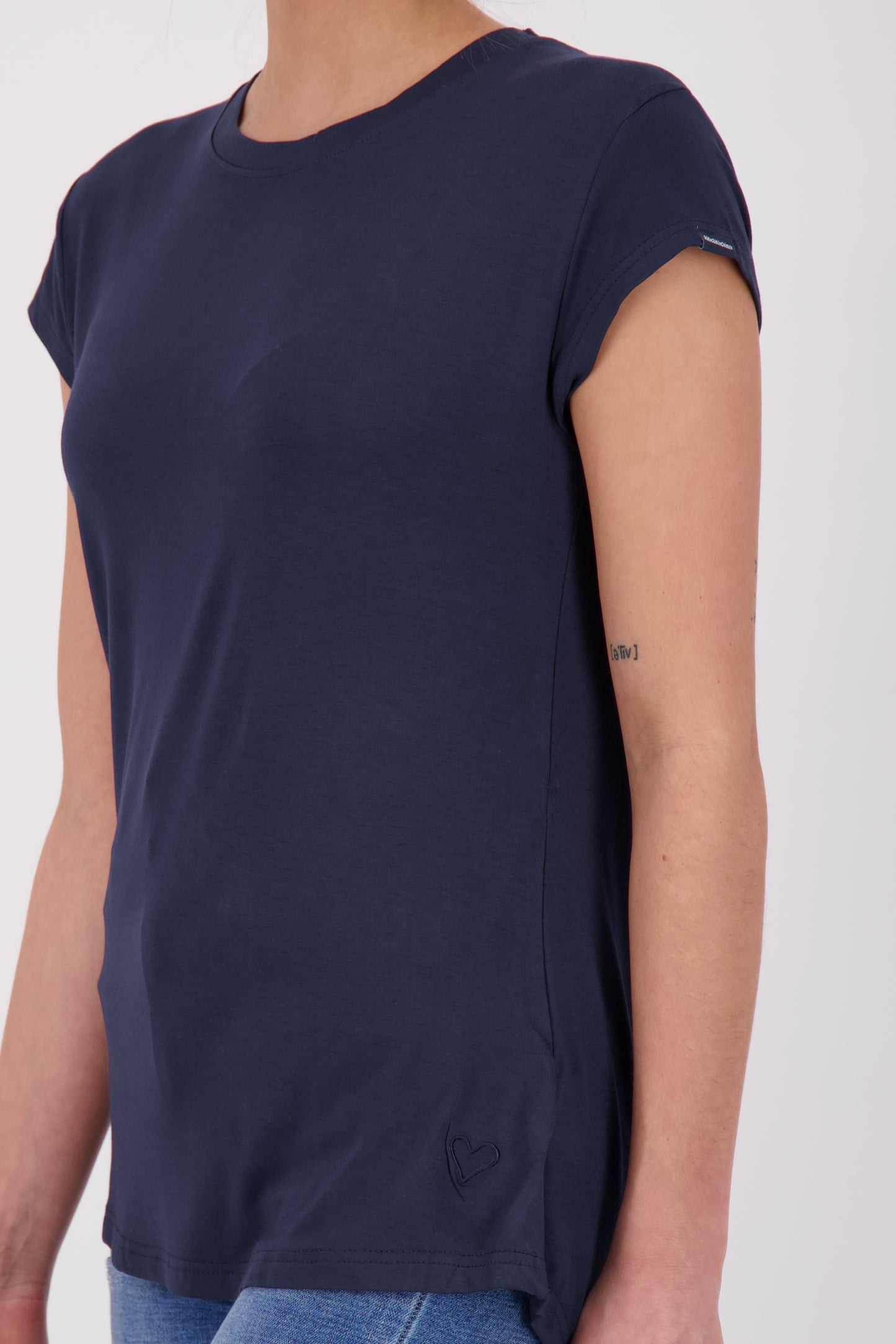 Vielseitiges Basic-Shirt für stylische Outfits: MimmyAK A von Alife and Kickin Dunkelblau