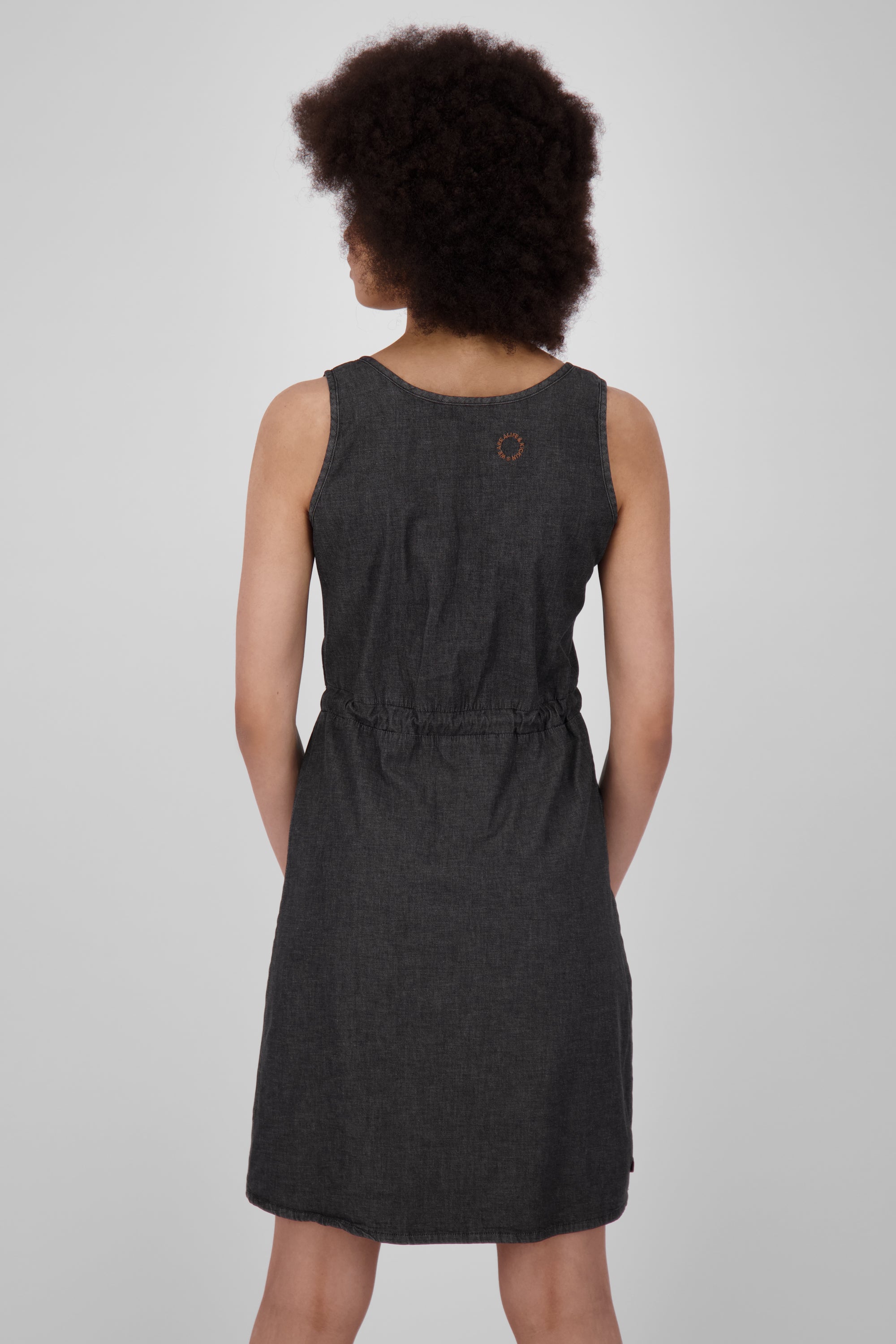Lässiges Denim-Trägerkleid DorisAK DNM von Alife and Kickin für Damen Schwarz