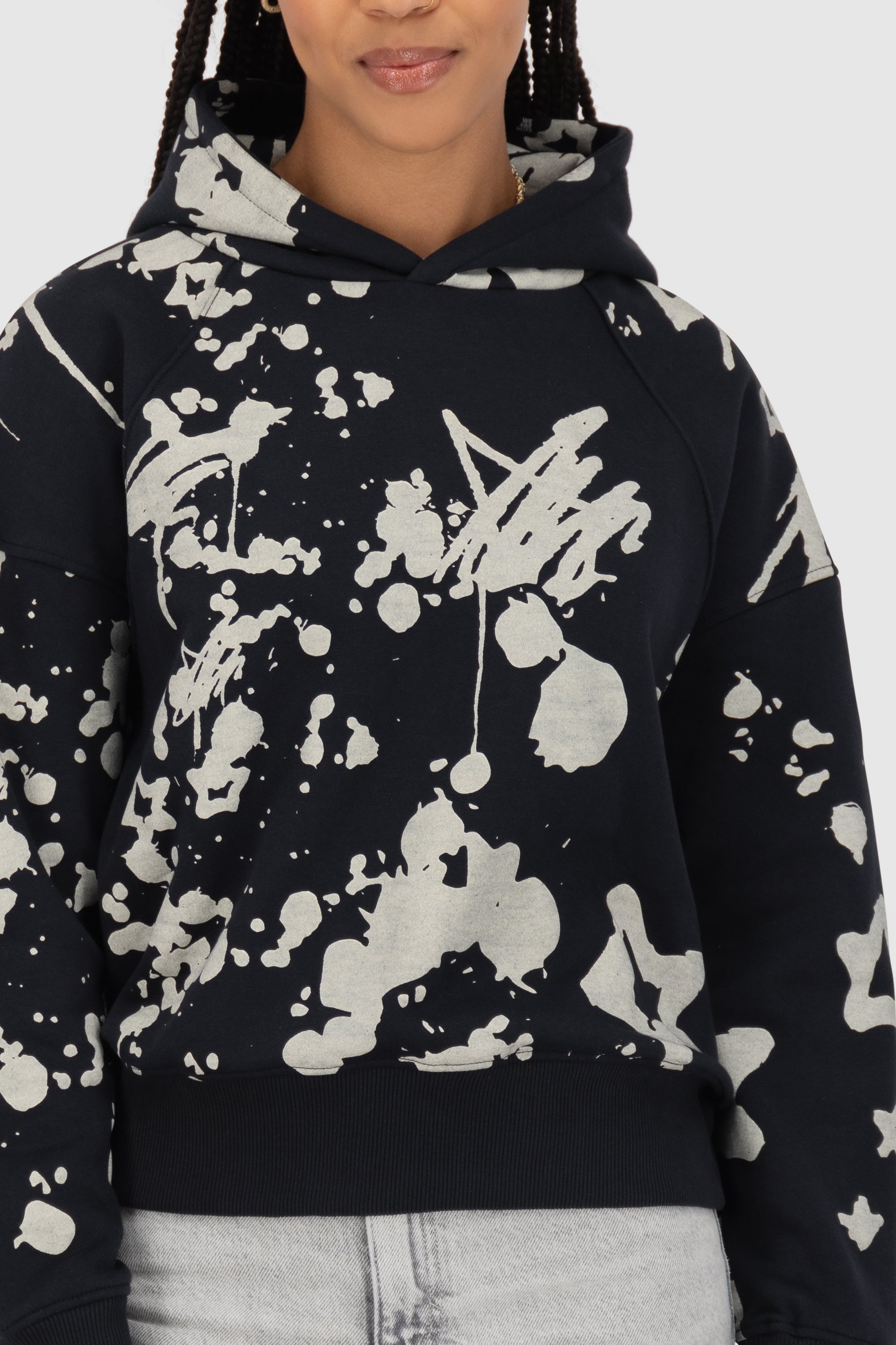 JessyAK B Hoodie Schwarz