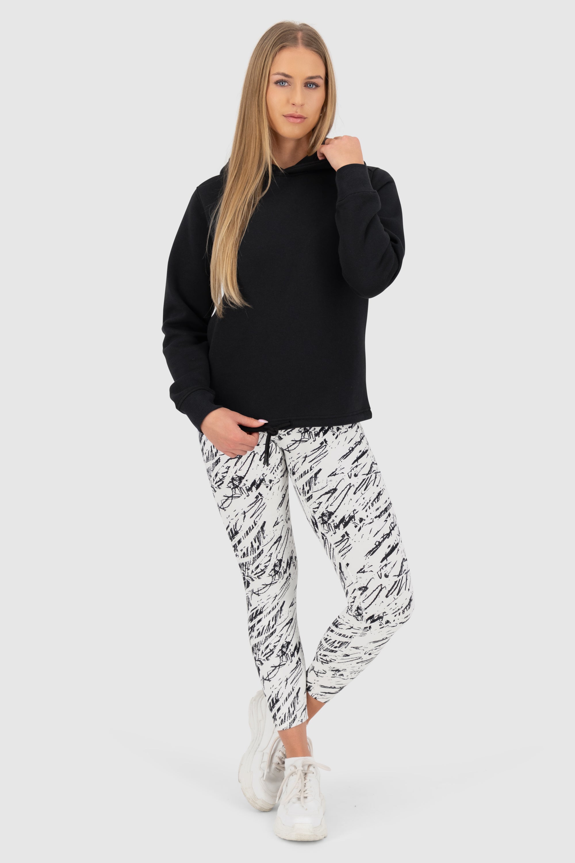 DunjaAK A Hoodie Schwarz