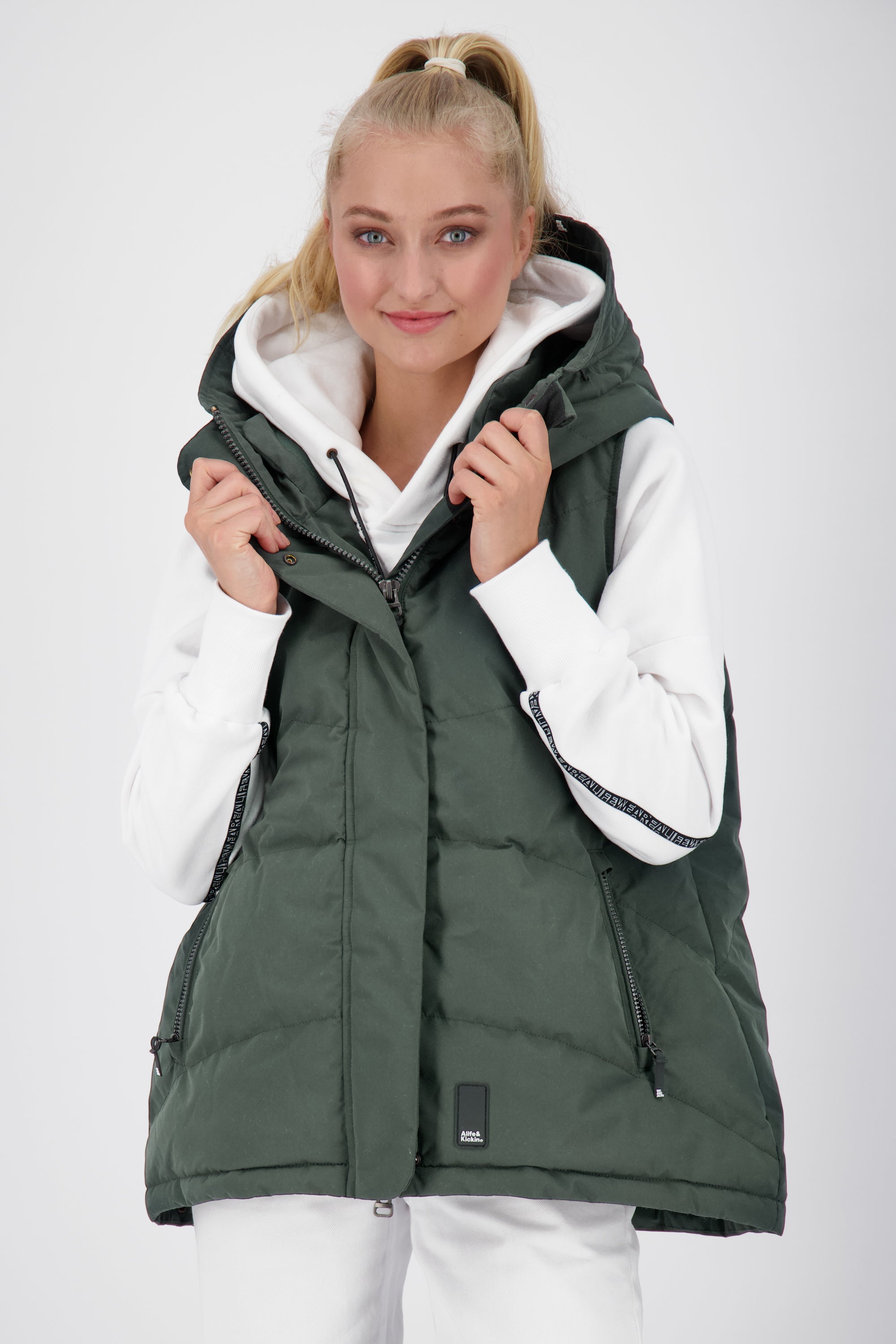 Sportive Steppweste für Damen JunisAK von Alife and Kickin Dunkelgrü